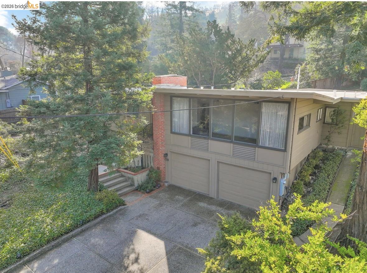 Detail Gallery Image 4 of 36 For 558 Lakewood Cir, Walnut Creek,  CA 94598 - 3 Beds | 2/1 Baths