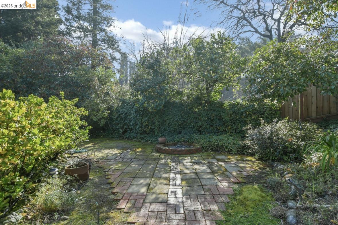 Detail Gallery Image 32 of 36 For 558 Lakewood Cir, Walnut Creek,  CA 94598 - 3 Beds | 2/1 Baths