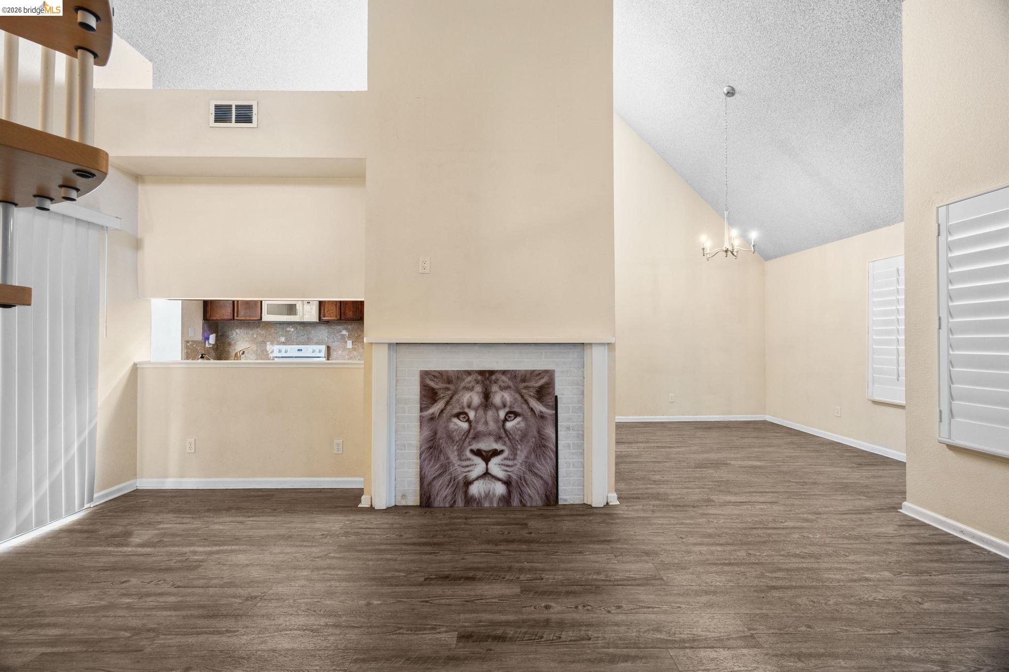 Photo #4: 41124621 Listing: Photo #4