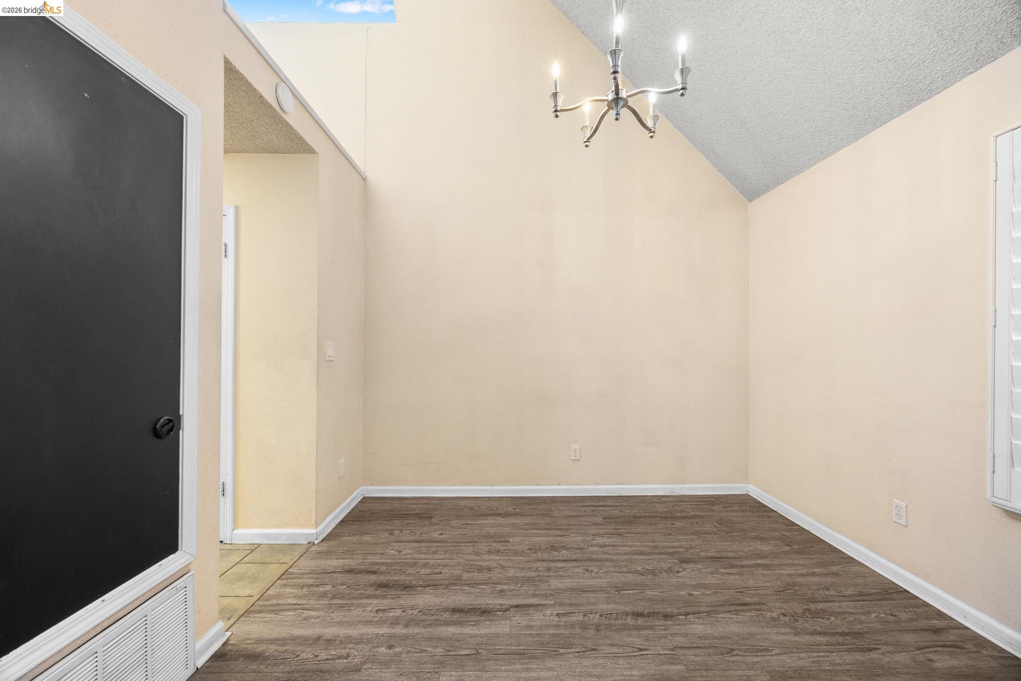 Photo #6: 41124621 Listing: Photo #6