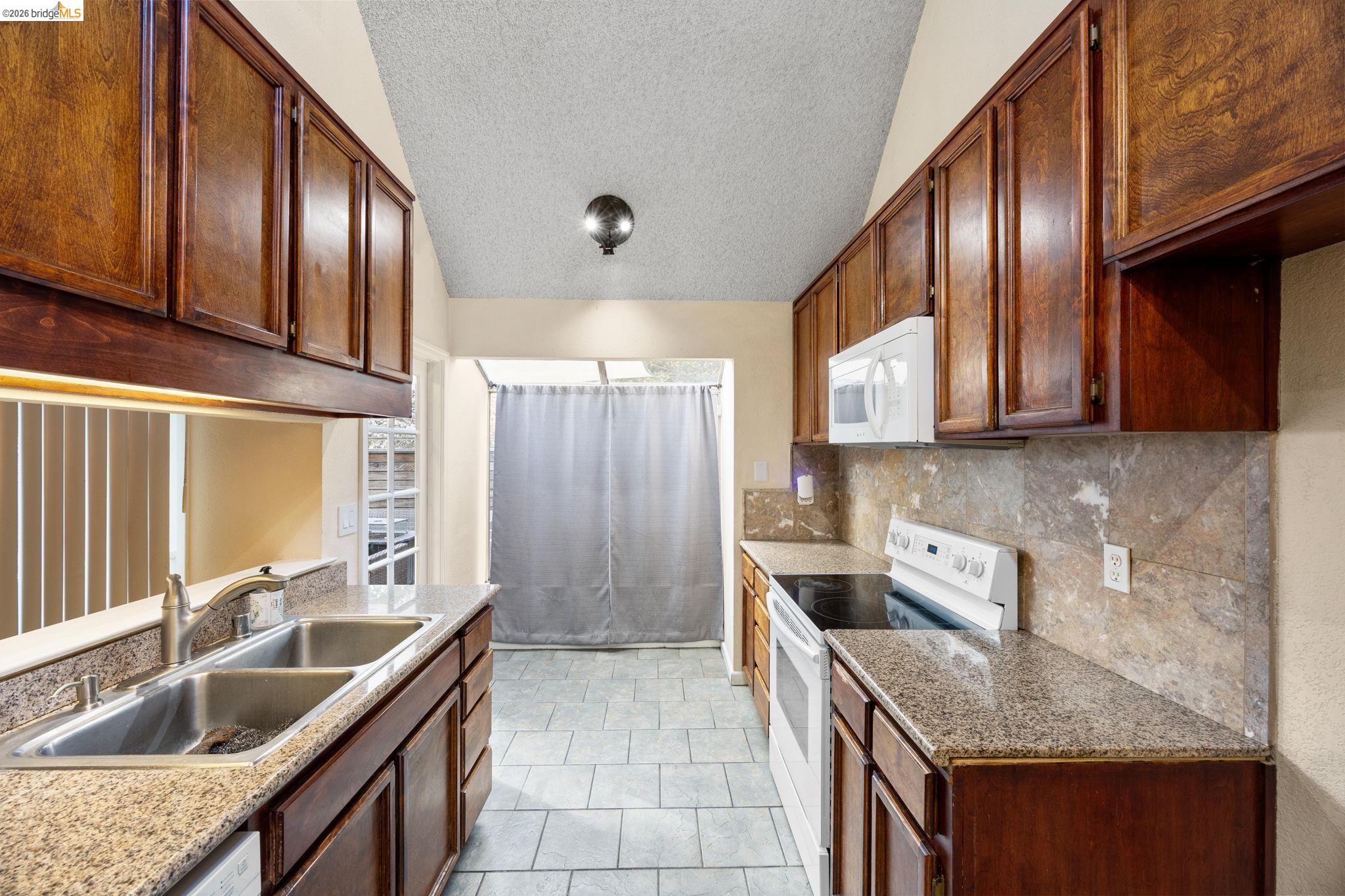 Photo #8: 41124621 Listing: Photo #8