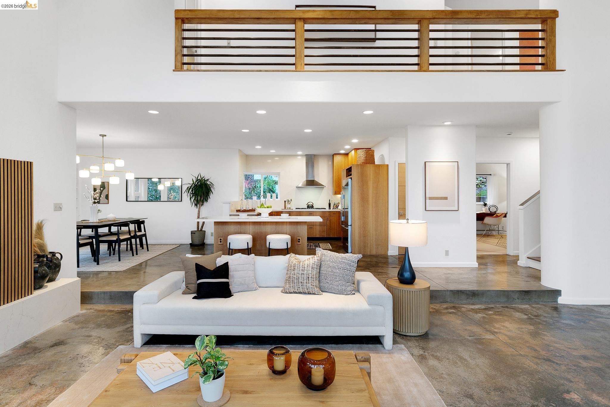 Detail Gallery Image 12 of 60 For 104 Capricorn Ave, Oakland,  CA 94611 - 3 Beds | 3 Baths