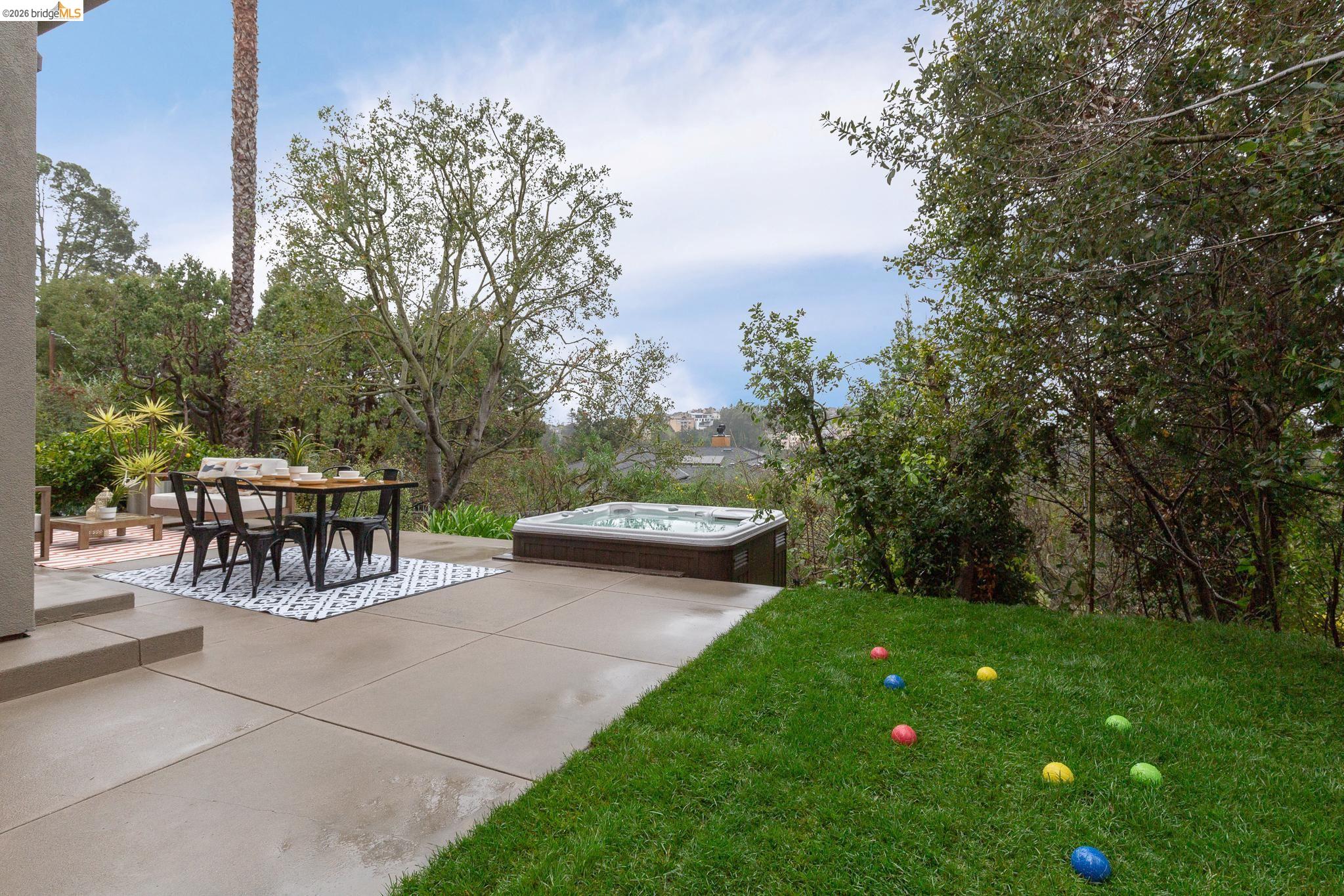 Detail Gallery Image 16 of 60 For 104 Capricorn Ave, Oakland,  CA 94611 - 3 Beds | 3 Baths