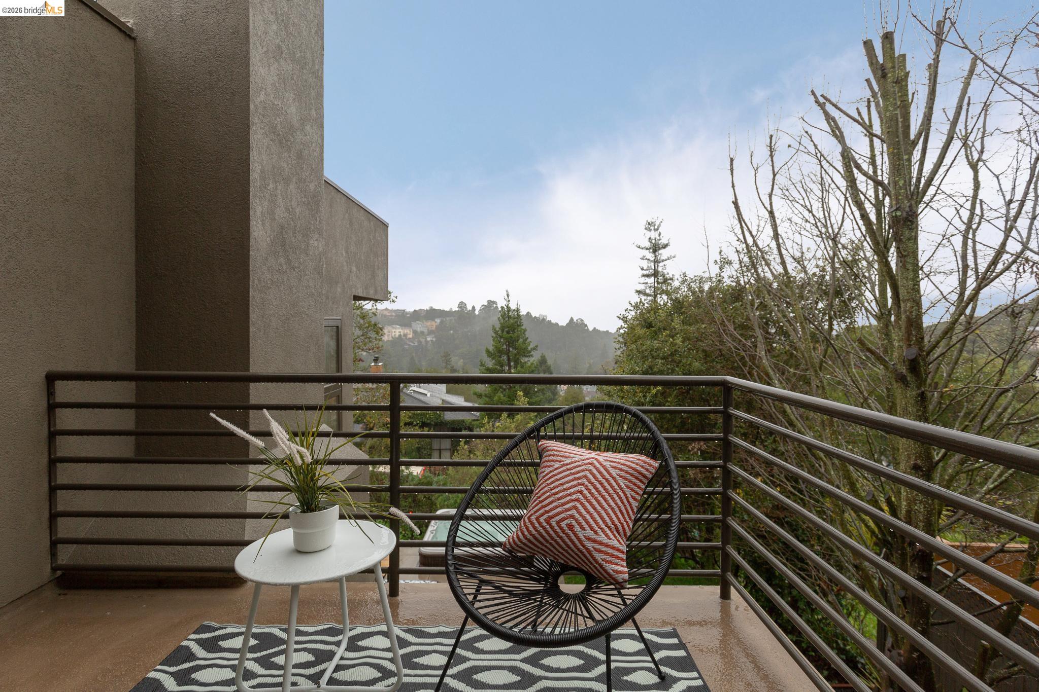 Detail Gallery Image 27 of 60 For 104 Capricorn Ave, Oakland,  CA 94611 - 3 Beds | 3 Baths