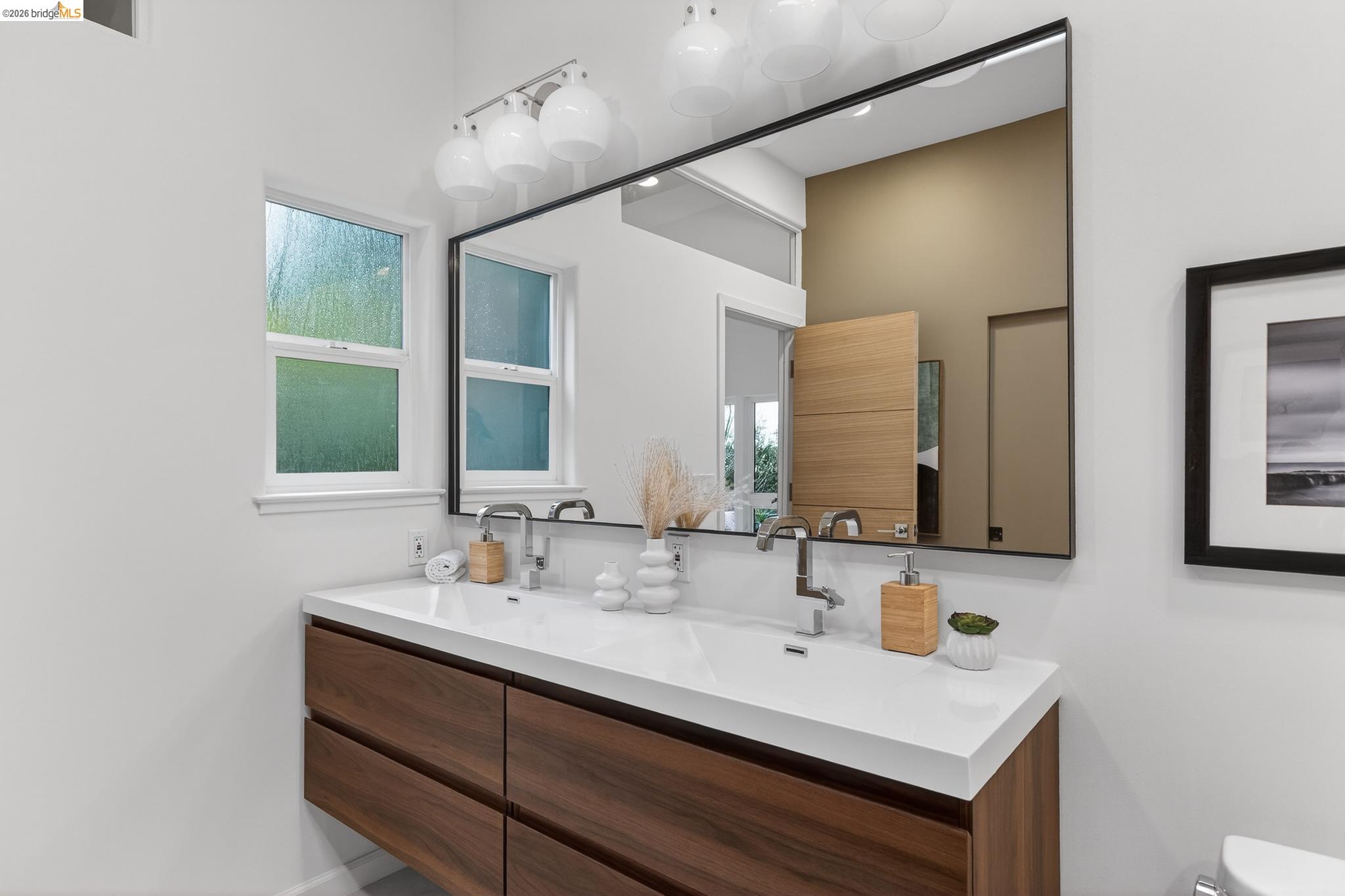 Detail Gallery Image 30 of 60 For 104 Capricorn Ave, Oakland,  CA 94611 - 3 Beds | 3 Baths