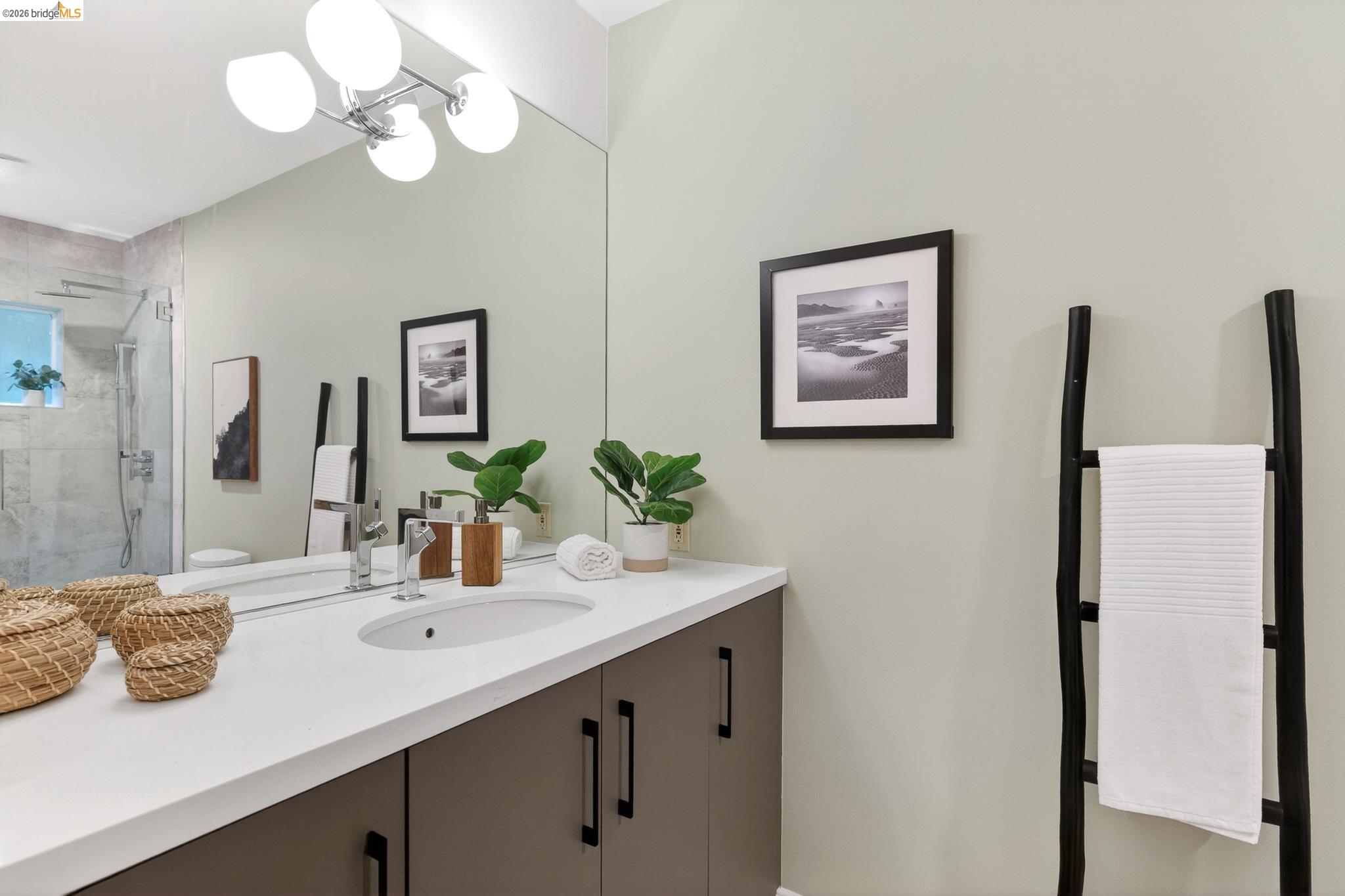 Detail Gallery Image 37 of 60 For 104 Capricorn Ave, Oakland,  CA 94611 - 3 Beds | 3 Baths