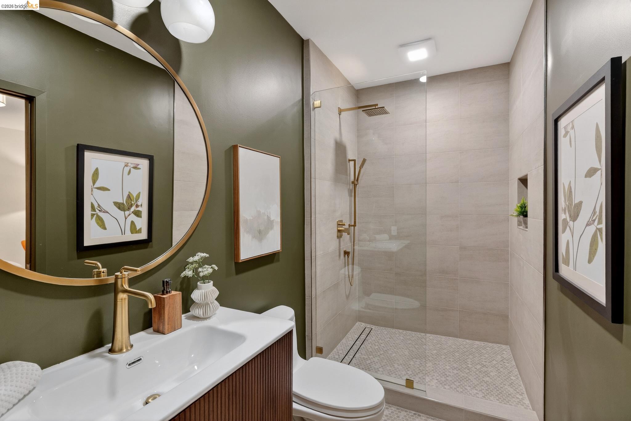 Detail Gallery Image 40 of 60 For 104 Capricorn Ave, Oakland,  CA 94611 - 3 Beds | 3 Baths