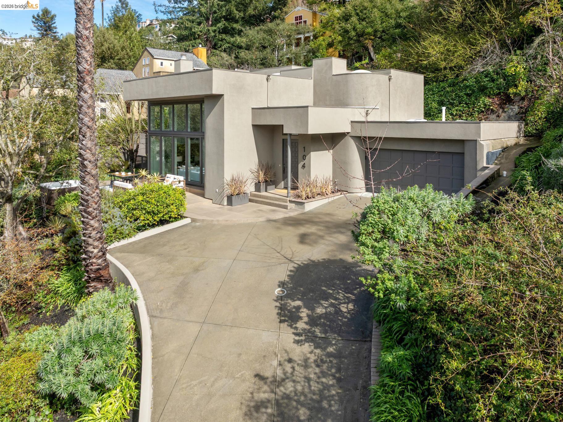 Detail Gallery Image 41 of 60 For 104 Capricorn Ave, Oakland,  CA 94611 - 3 Beds | 3 Baths