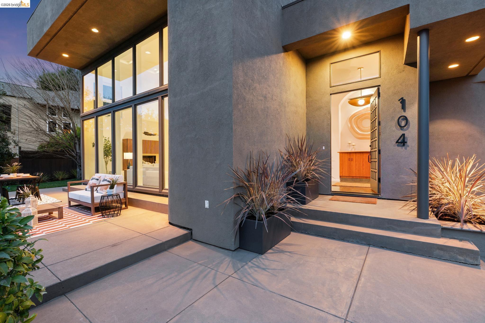 Detail Gallery Image 49 of 60 For 104 Capricorn Ave, Oakland,  CA 94611 - 3 Beds | 3 Baths