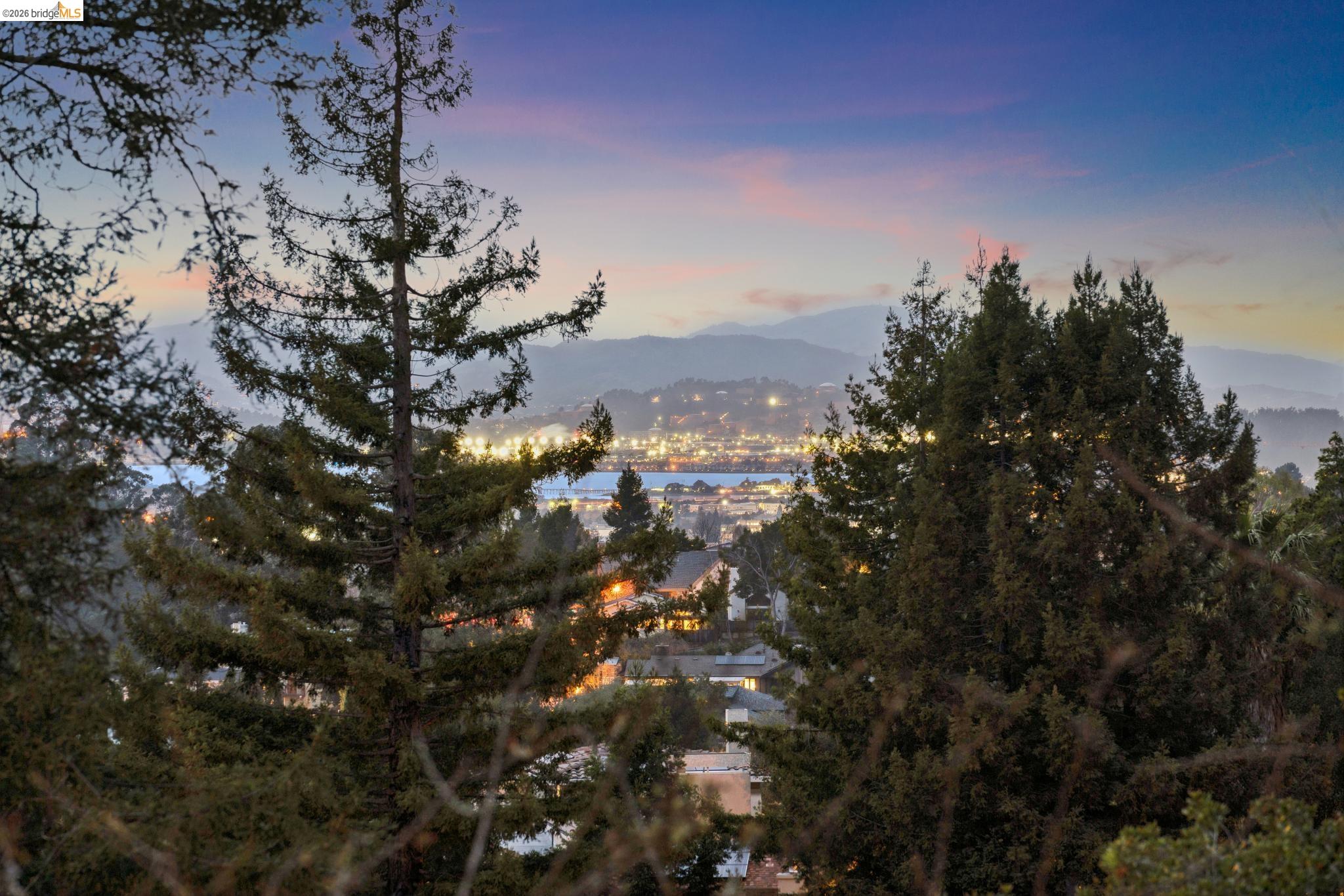 Detail Gallery Image 52 of 60 For 104 Capricorn Ave, Oakland,  CA 94611 - 3 Beds | 3 Baths