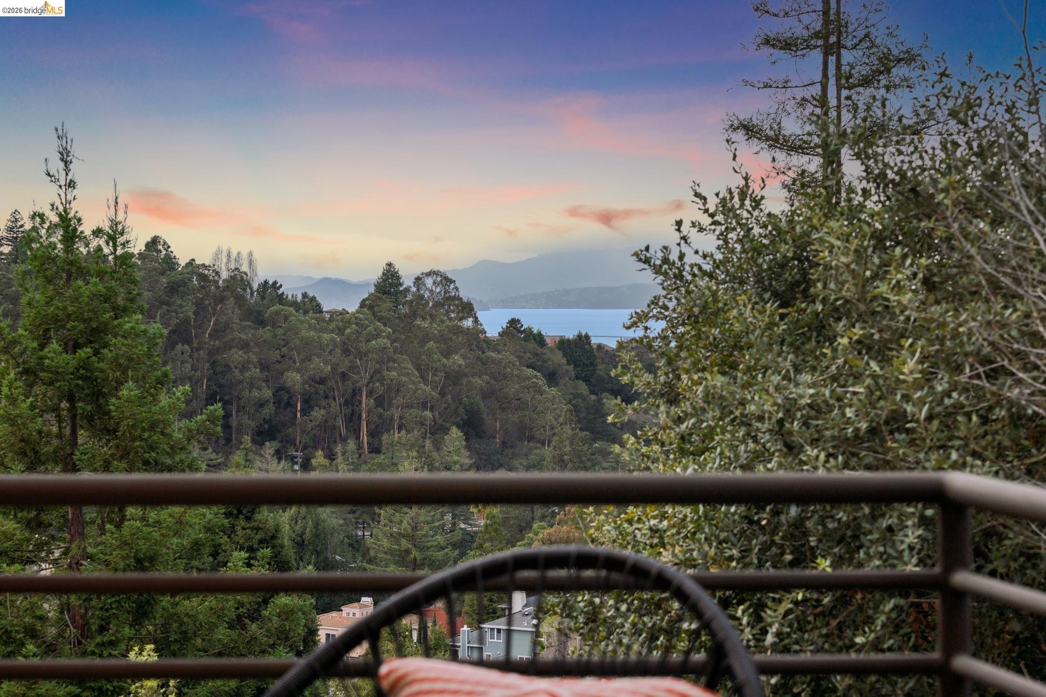 Detail Gallery Image 53 of 60 For 104 Capricorn Ave, Oakland,  CA 94611 - 3 Beds | 3 Baths