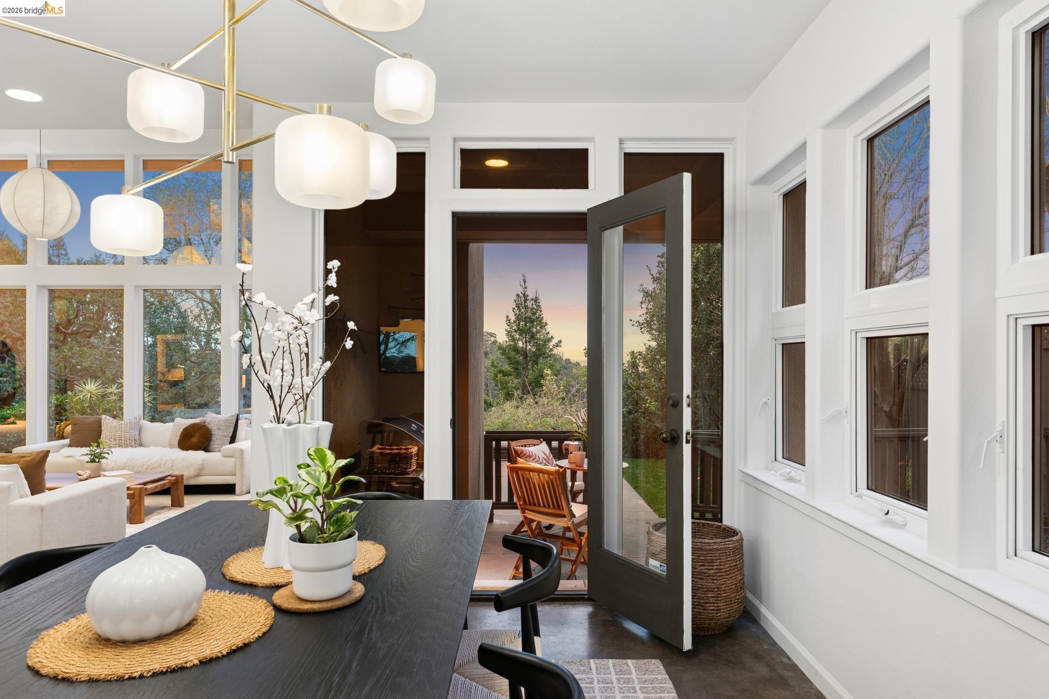 Detail Gallery Image 54 of 60 For 104 Capricorn Ave, Oakland,  CA 94611 - 3 Beds | 3 Baths