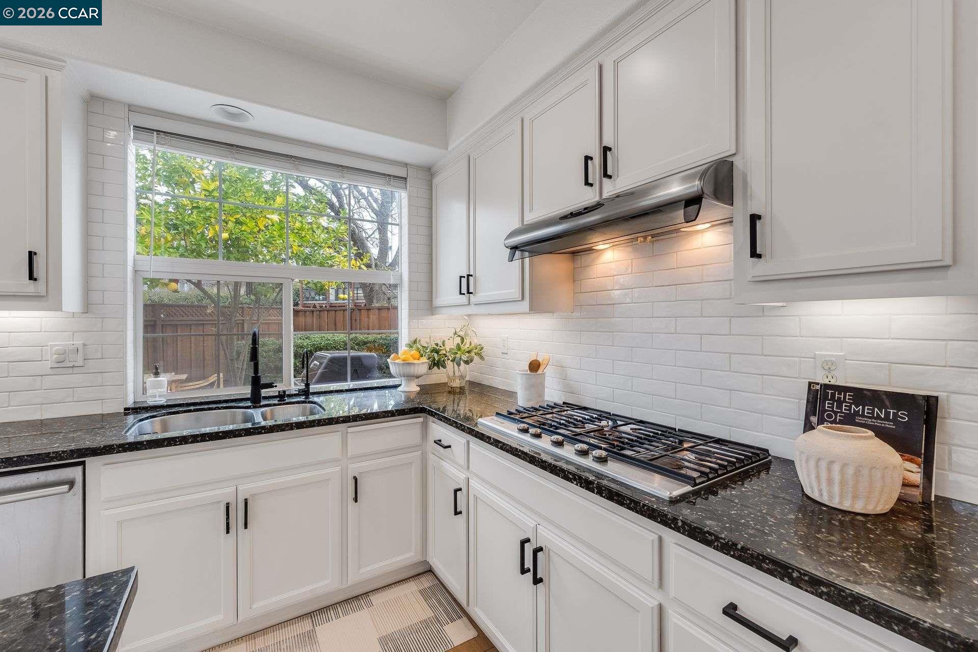 Detail Gallery Image 11 of 41 For 942 Monet Cir, Walnut Creek,  CA 94597 - 3 Beds | 2/1 Baths