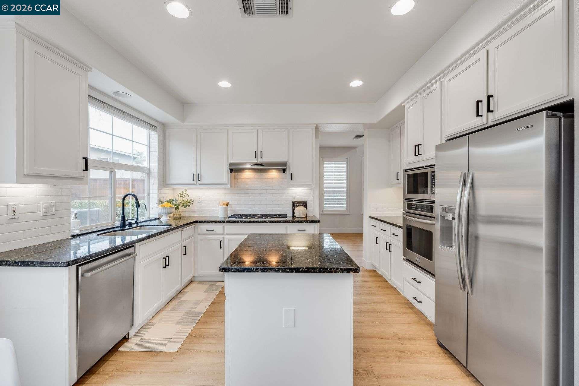 Detail Gallery Image 12 of 41 For 942 Monet Cir, Walnut Creek,  CA 94597 - 3 Beds | 2/1 Baths