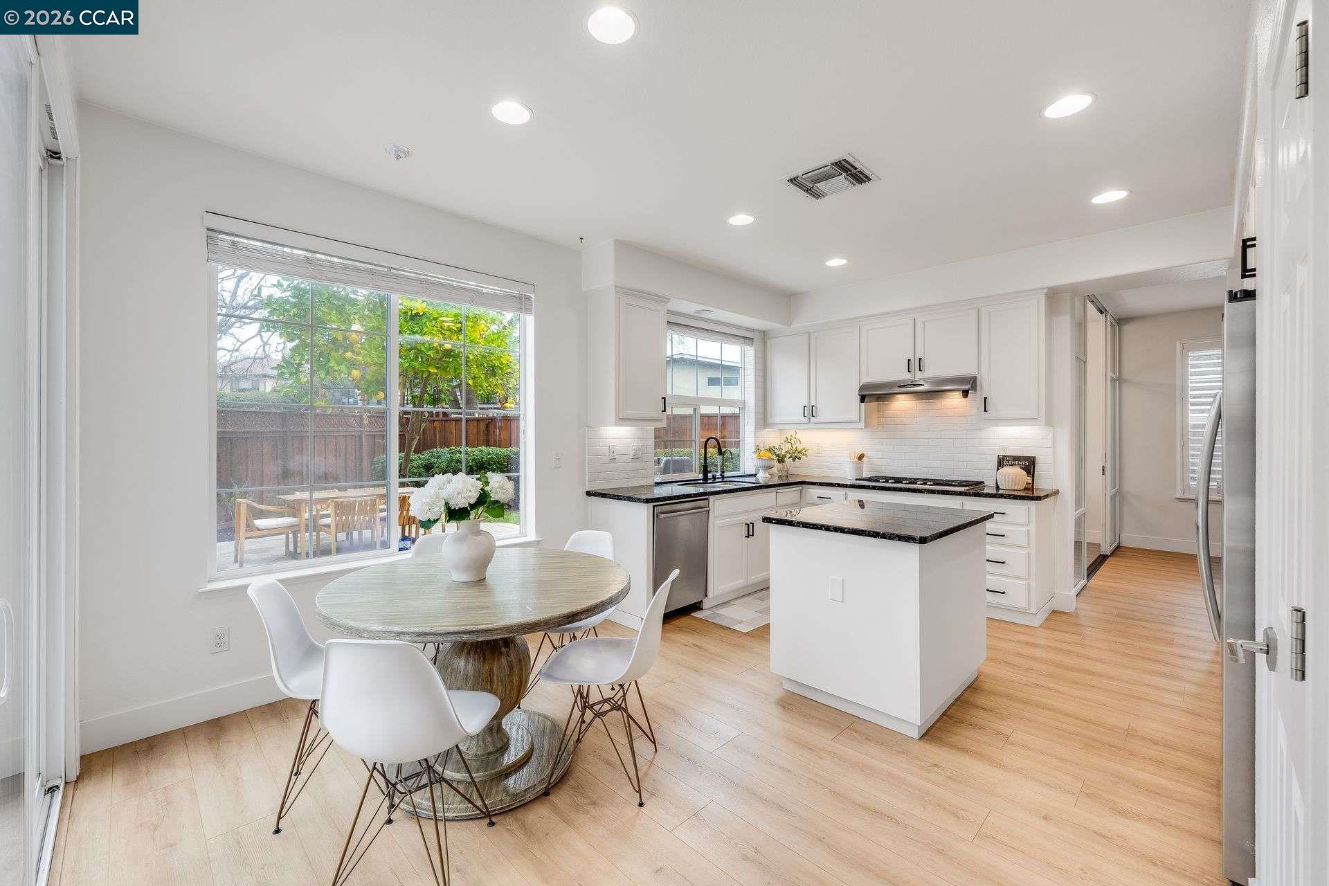 Detail Gallery Image 14 of 41 For 942 Monet Cir, Walnut Creek,  CA 94597 - 3 Beds | 2/1 Baths