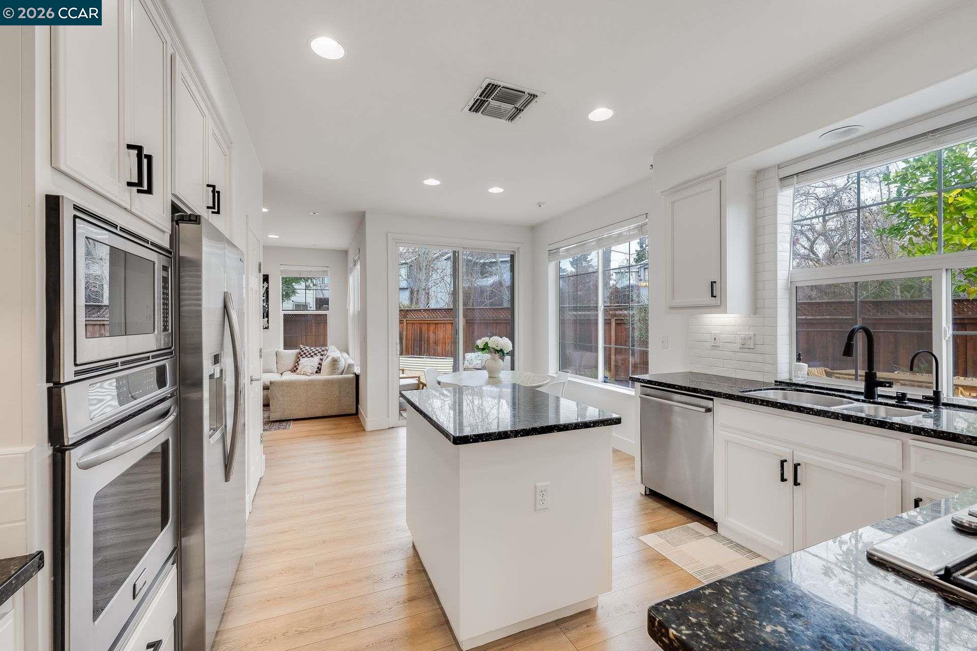 Detail Gallery Image 10 of 41 For 942 Monet Cir, Walnut Creek,  CA 94597 - 3 Beds | 2/1 Baths