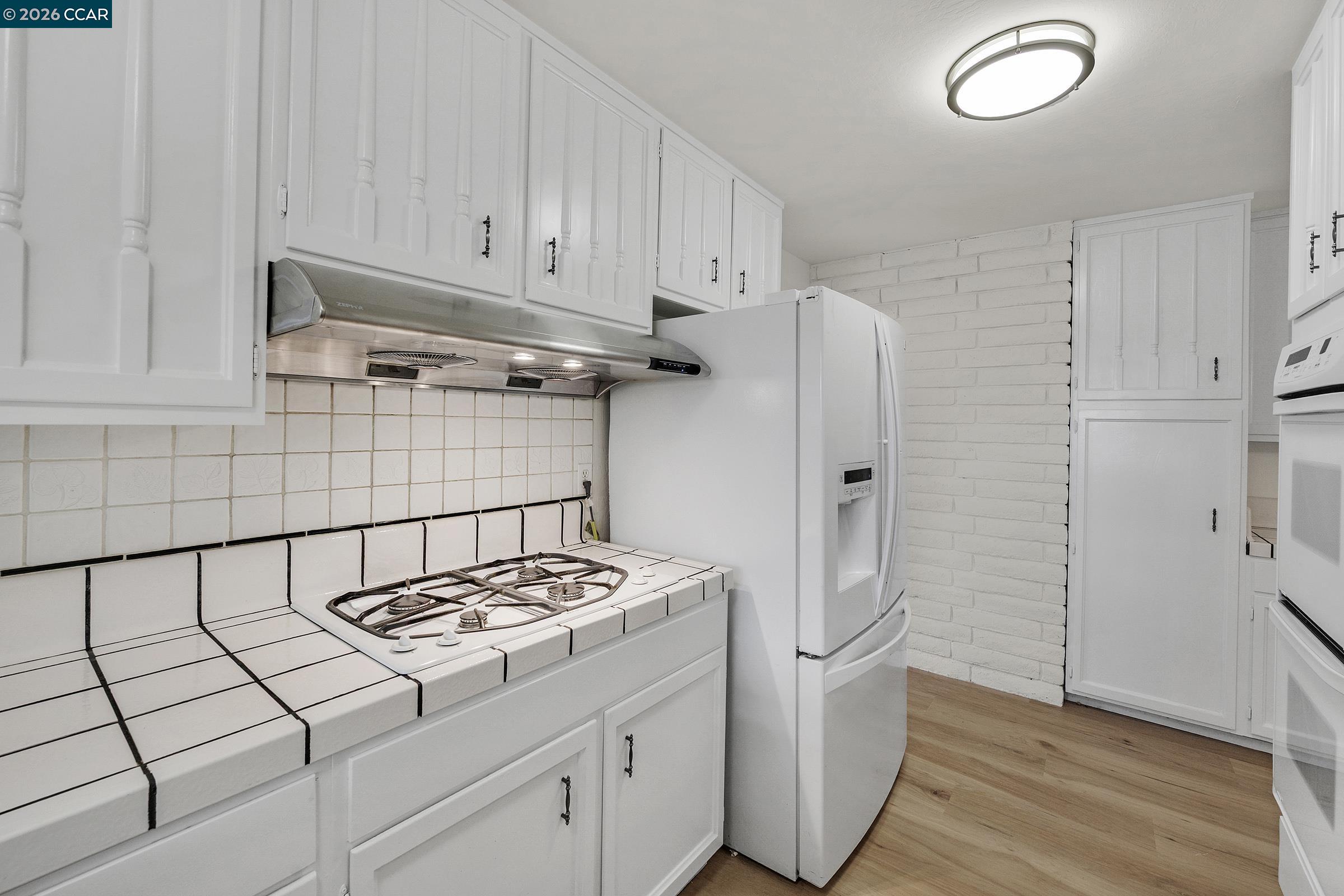 Detail Gallery Image 17 of 43 For 27889 Farm Hill Dr, Hayward,  CA 94542 - 4 Beds | 2/1 Baths