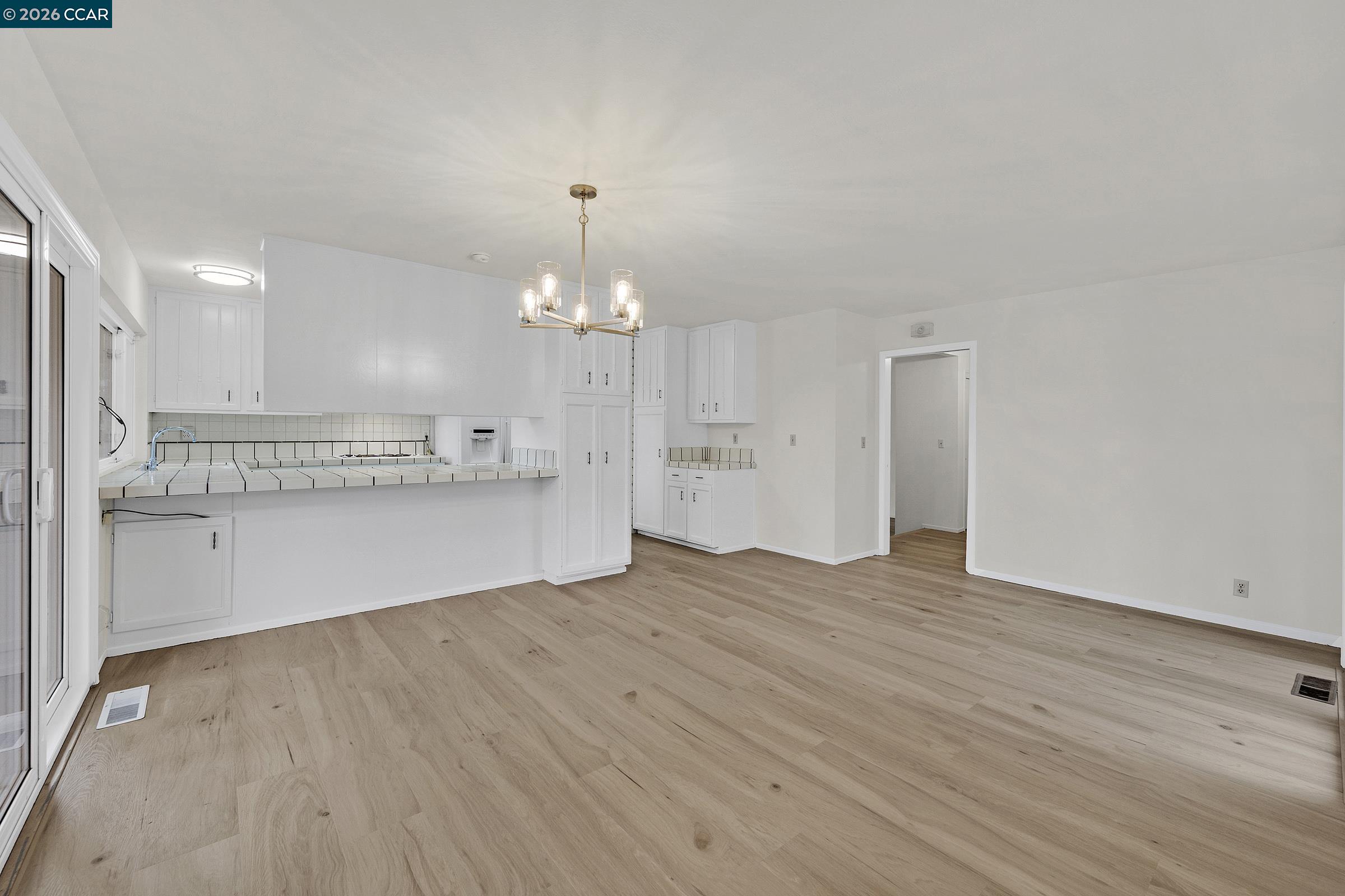 Detail Gallery Image 19 of 43 For 27889 Farm Hill Dr, Hayward,  CA 94542 - 4 Beds | 2/1 Baths