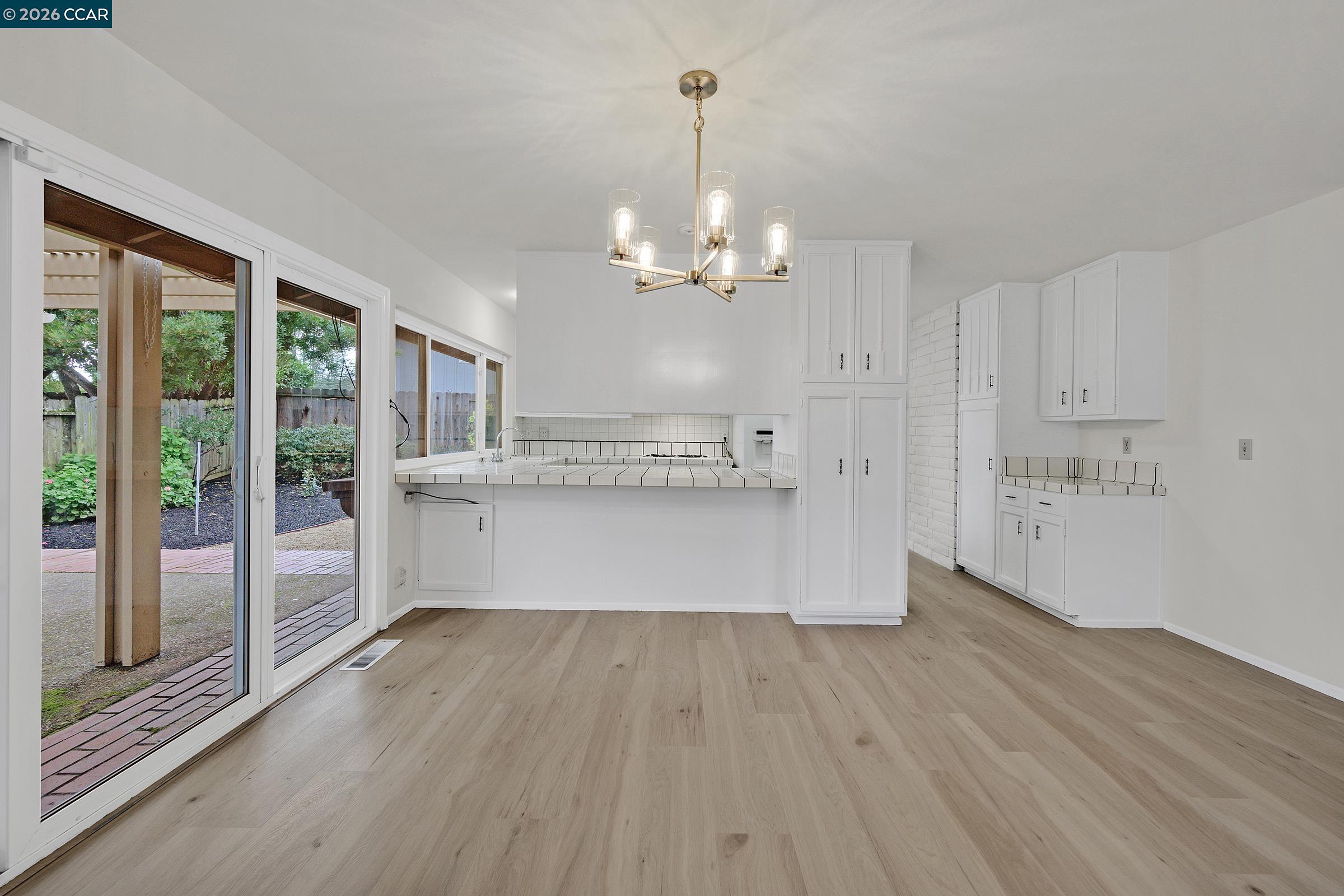 Detail Gallery Image 20 of 43 For 27889 Farm Hill Dr, Hayward,  CA 94542 - 4 Beds | 2/1 Baths