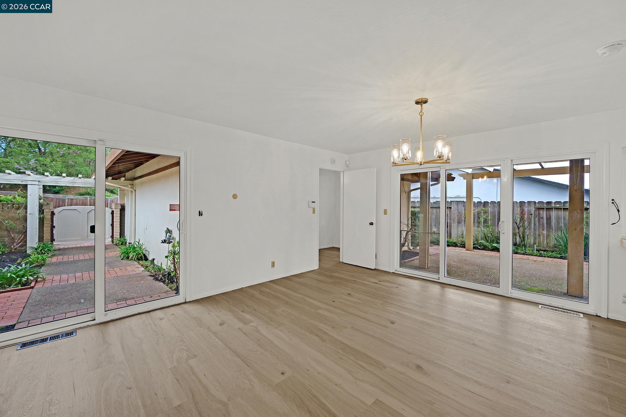 Detail Gallery Image 22 of 43 For 27889 Farm Hill Dr, Hayward,  CA 94542 - 4 Beds | 2/1 Baths