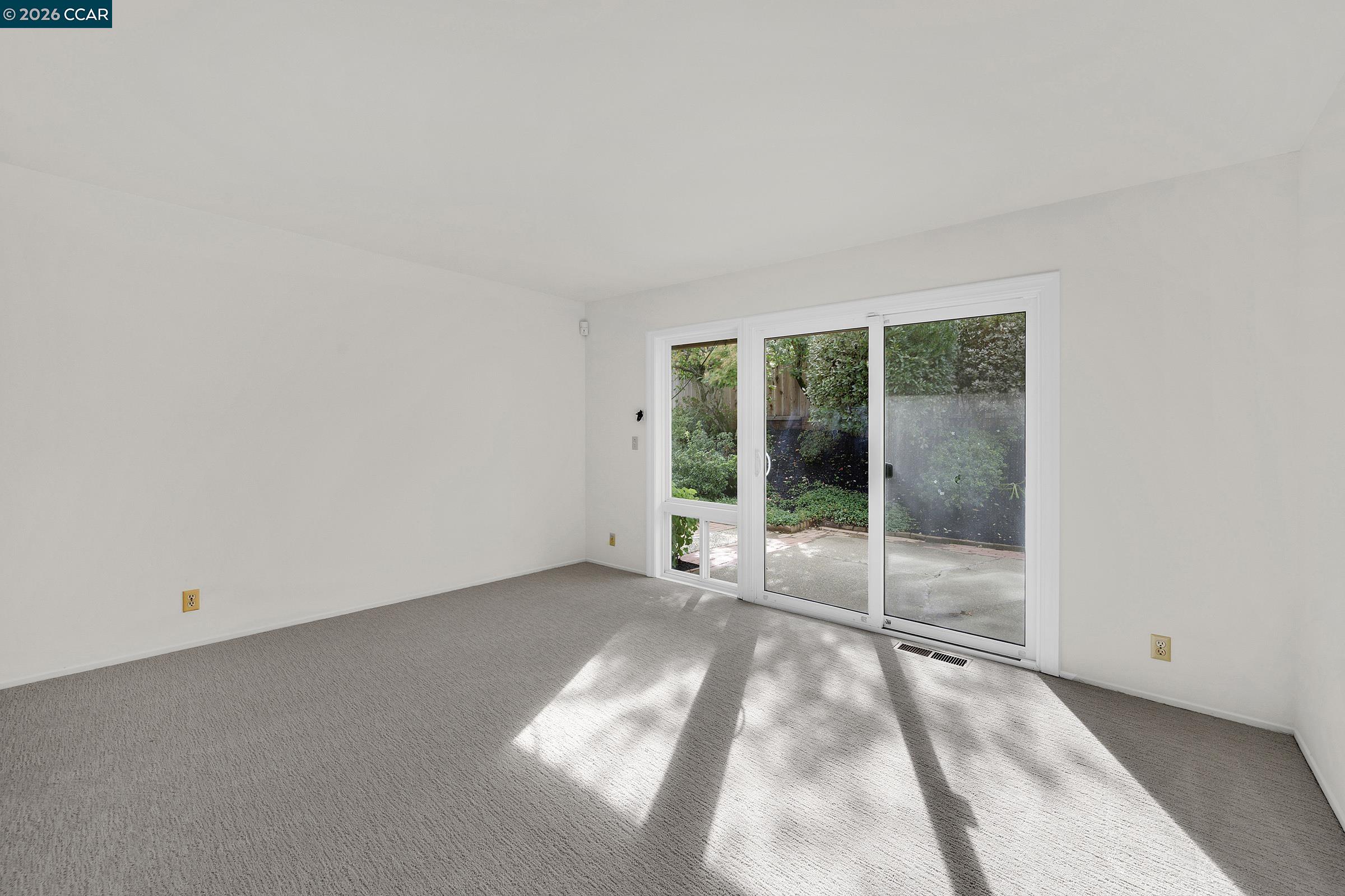 Detail Gallery Image 26 of 43 For 27889 Farm Hill Dr, Hayward,  CA 94542 - 4 Beds | 2/1 Baths