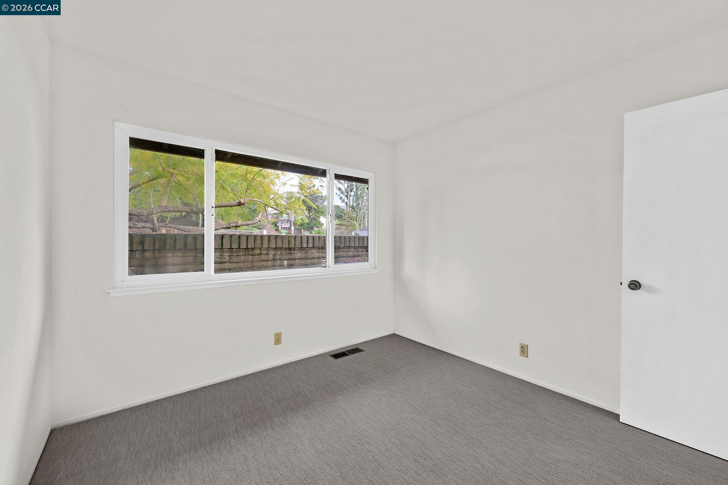 Detail Gallery Image 37 of 43 For 27889 Farm Hill Dr, Hayward,  CA 94542 - 4 Beds | 2/1 Baths