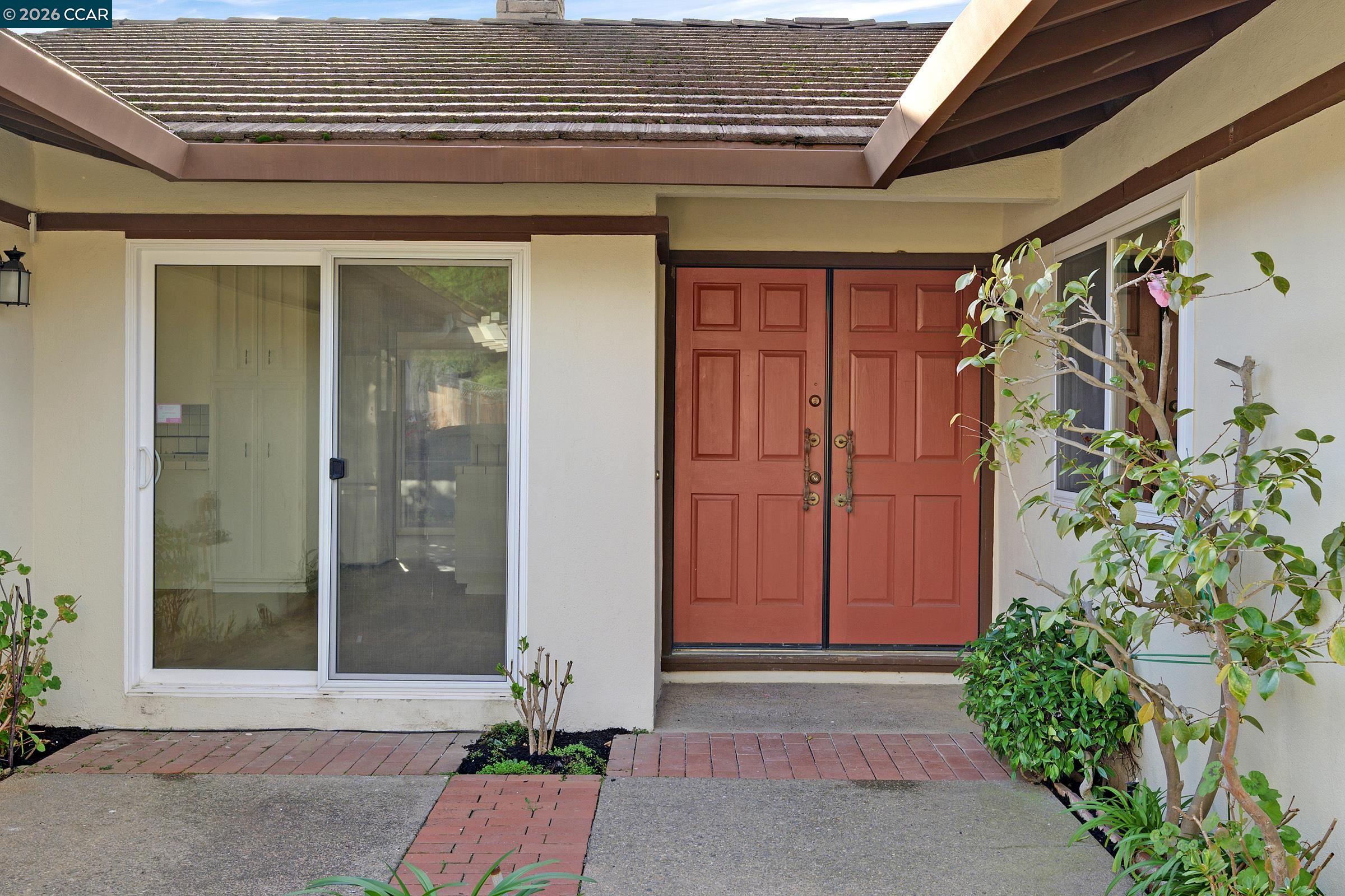 Detail Gallery Image 5 of 43 For 27889 Farm Hill Dr, Hayward,  CA 94542 - 4 Beds | 2/1 Baths