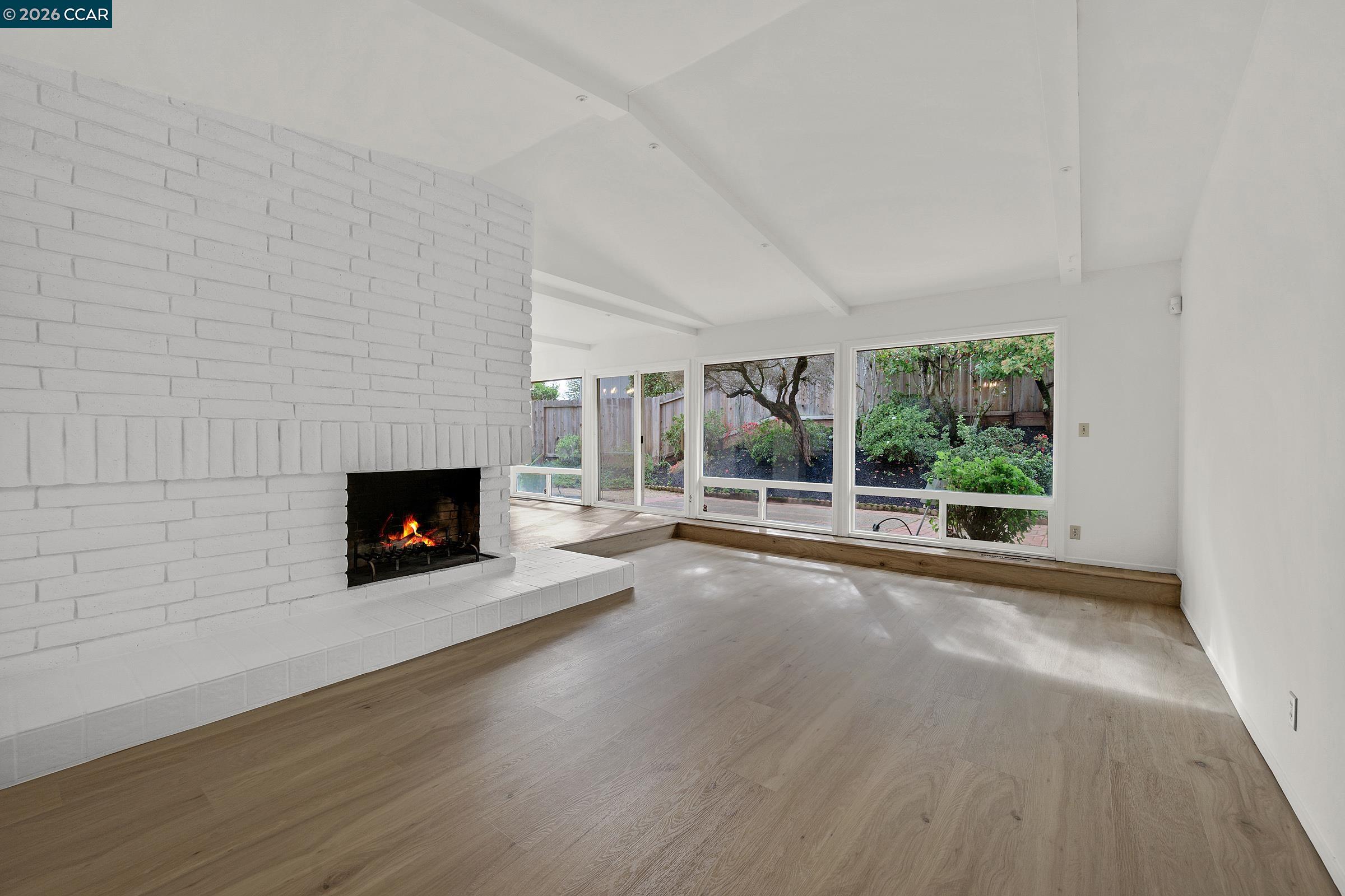 Detail Gallery Image 9 of 43 For 27889 Farm Hill Dr, Hayward,  CA 94542 - 4 Beds | 2/1 Baths