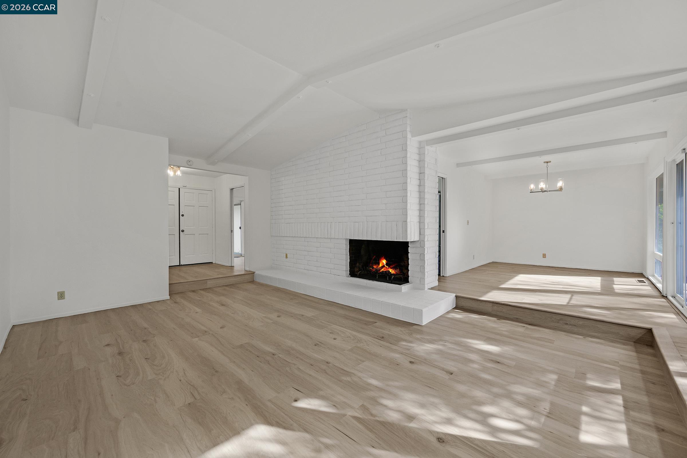 Detail Gallery Image 10 of 43 For 27889 Farm Hill Dr, Hayward,  CA 94542 - 4 Beds | 2/1 Baths