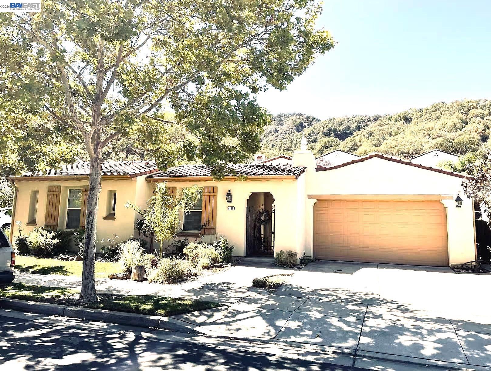 Detail Gallery Image 1 of 18 For 7111 Eagle Ridge Dr., Gilroy,  CA 95020 - 4 Beds | 2/1 Baths