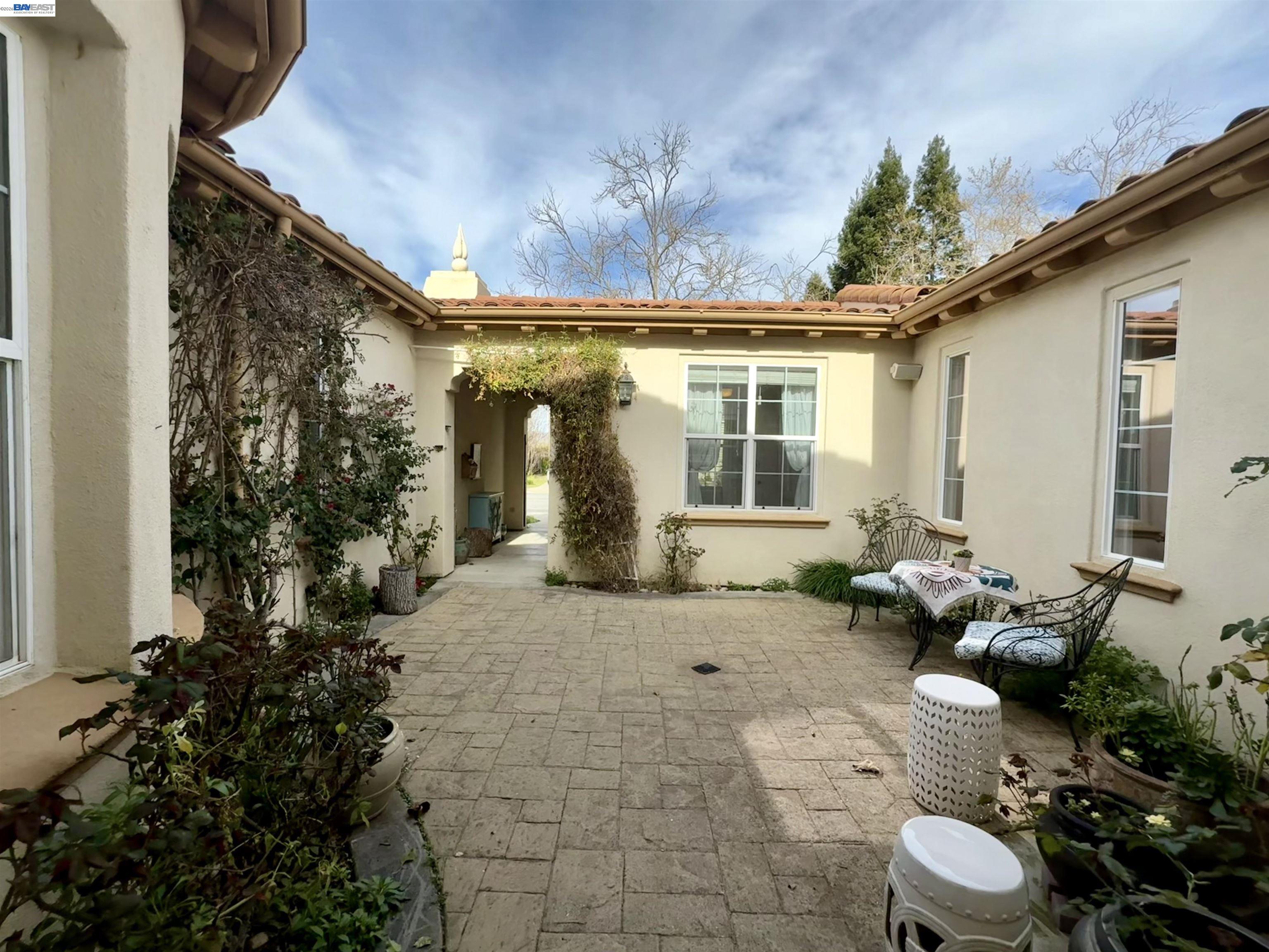 Detail Gallery Image 3 of 18 For 7111 Eagle Ridge Dr., Gilroy,  CA 95020 - 4 Beds | 2/1 Baths