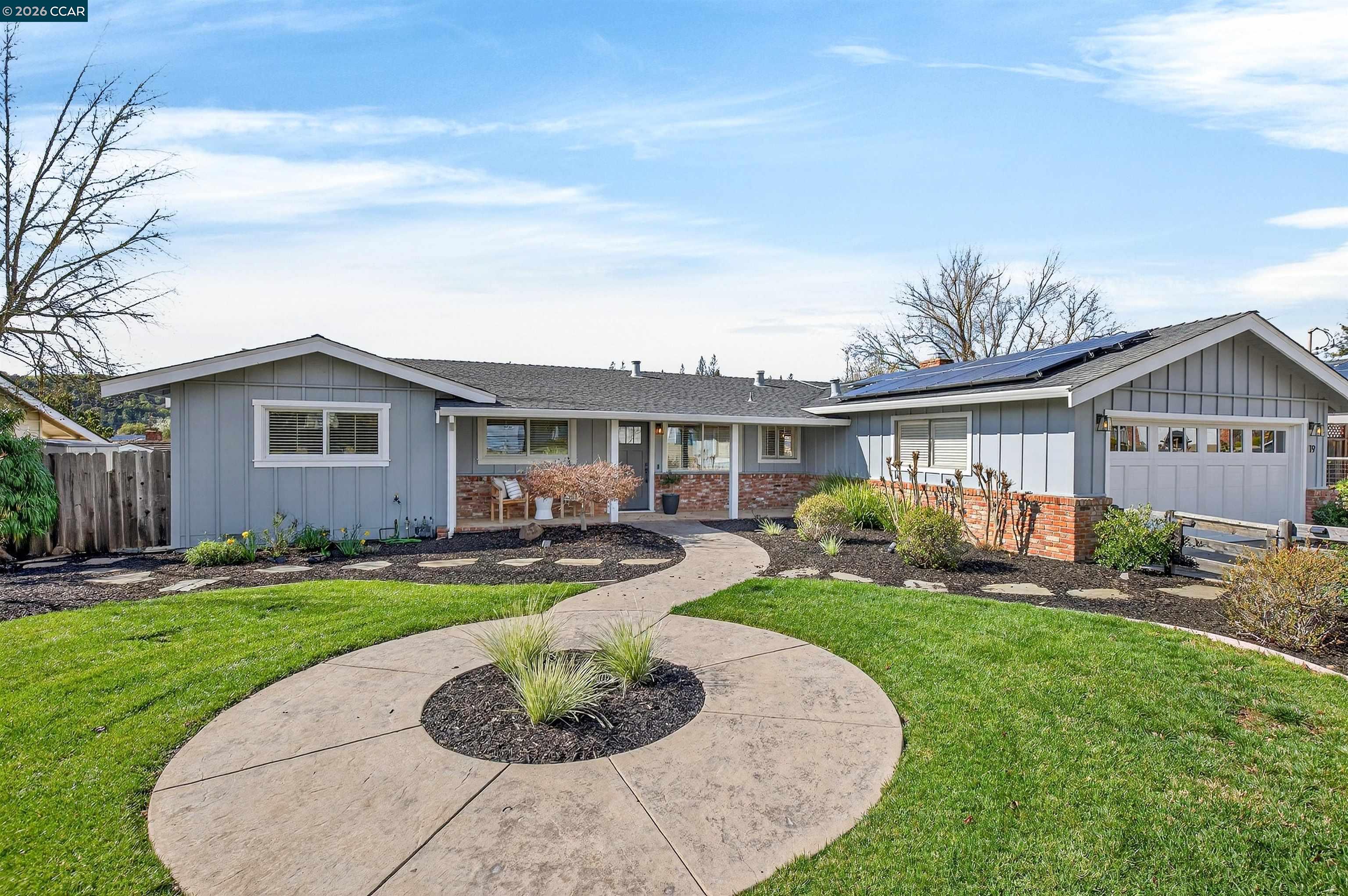 Detail Gallery Image 2 of 32 For 19 Lance Ct, Moraga,  CA 94556 - 4 Beds | 2 Baths