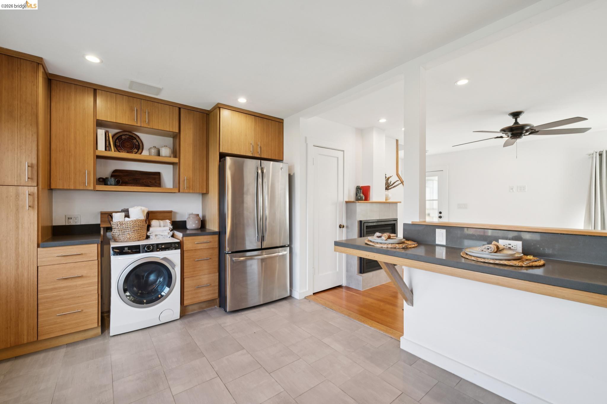 Detail Gallery Image 5 of 16 For 137 Collins St, Richmond,  CA 94801 - 2 Beds | 1 Baths