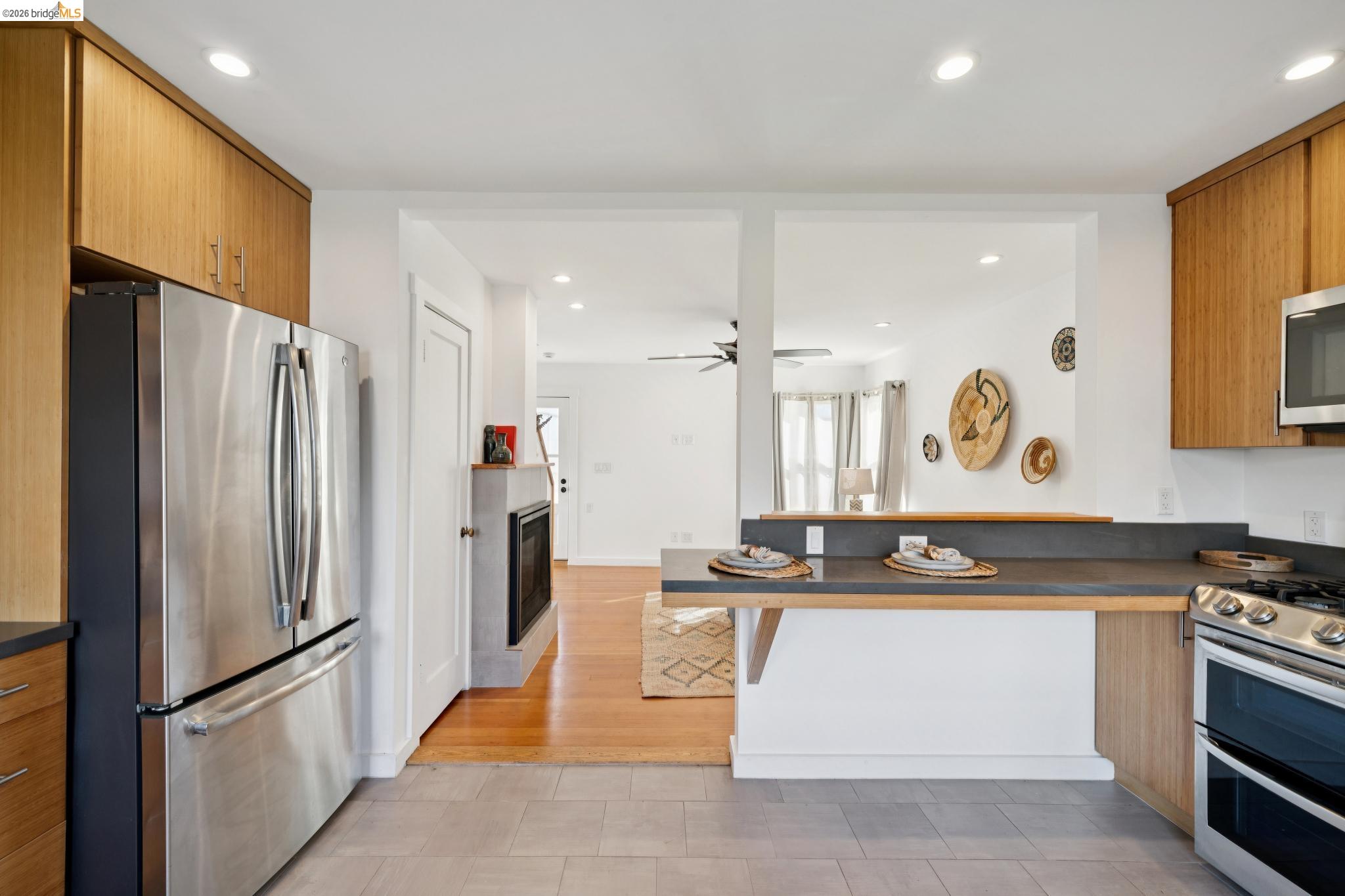 Detail Gallery Image 6 of 16 For 137 Collins St, Richmond,  CA 94801 - 2 Beds | 1 Baths