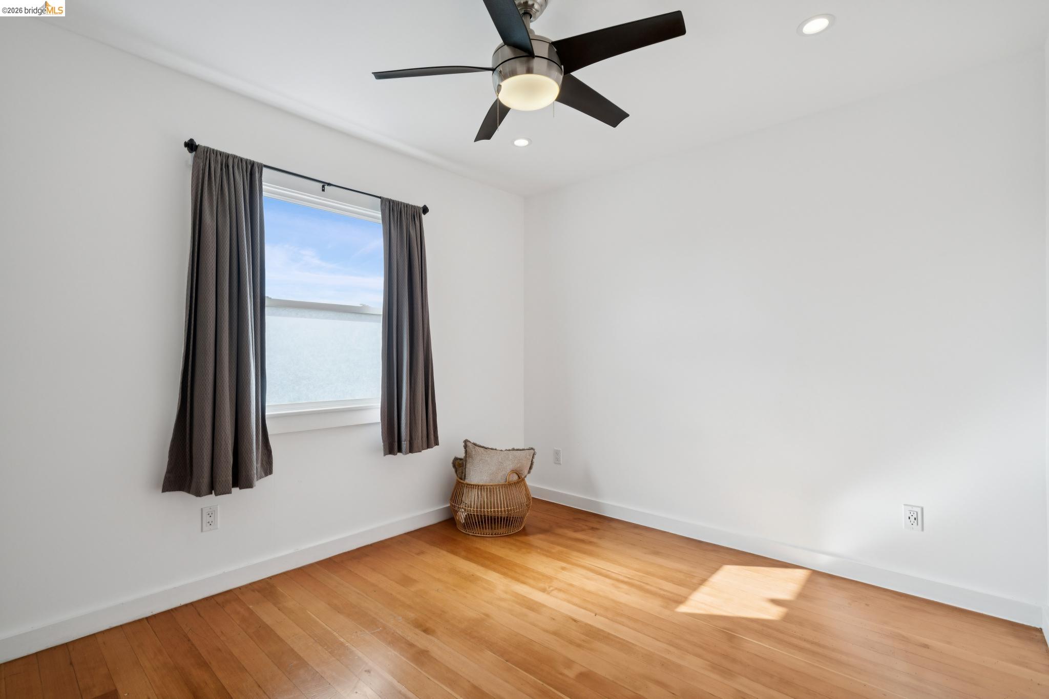 Detail Gallery Image 9 of 16 For 137 Collins St, Richmond,  CA 94801 - 2 Beds | 1 Baths