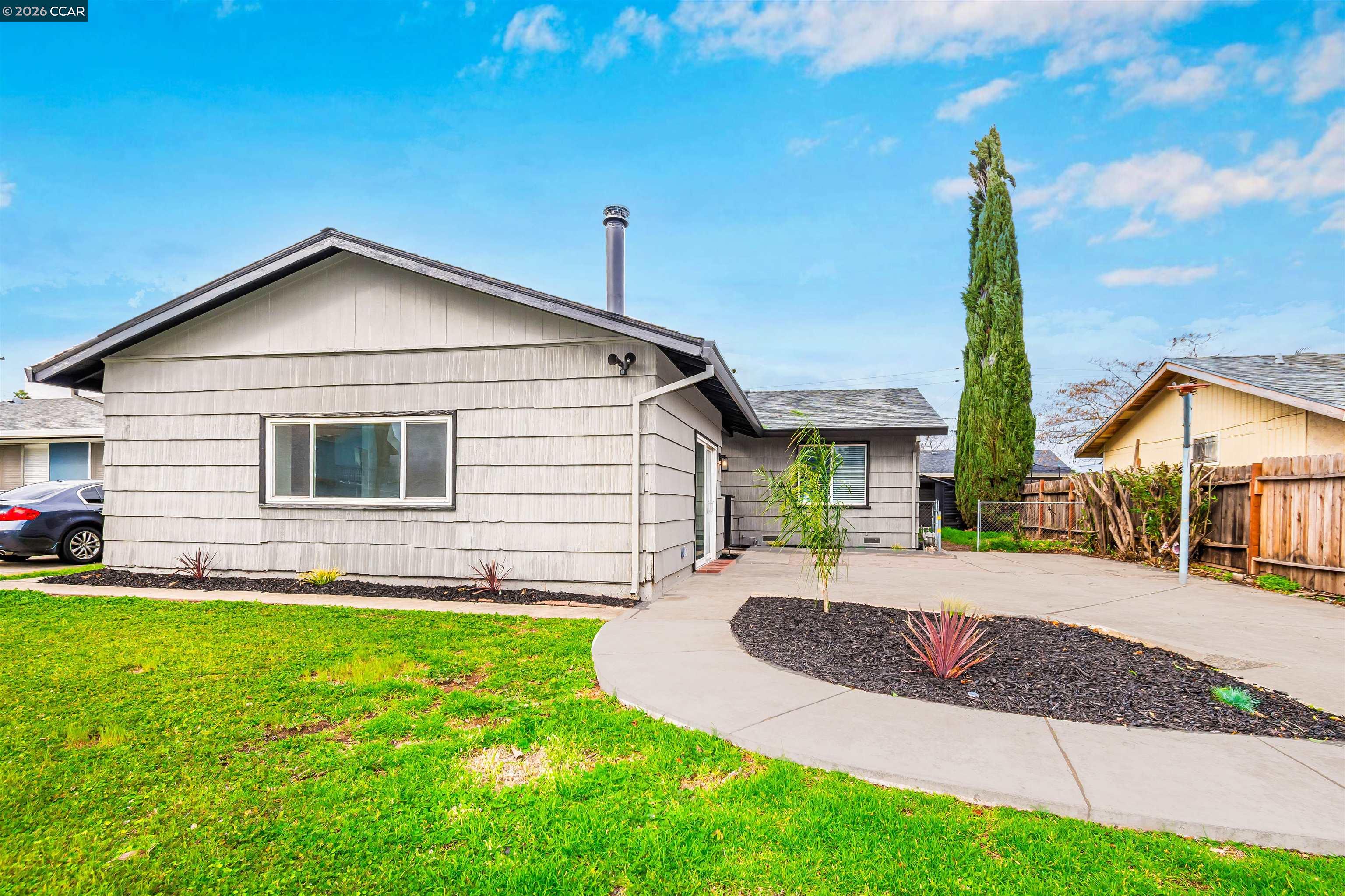 Detail Gallery Image 2 of 34 For 5201 Sky Pkwy, Sacramento,  CA 95823 - 3 Beds | 2 Baths