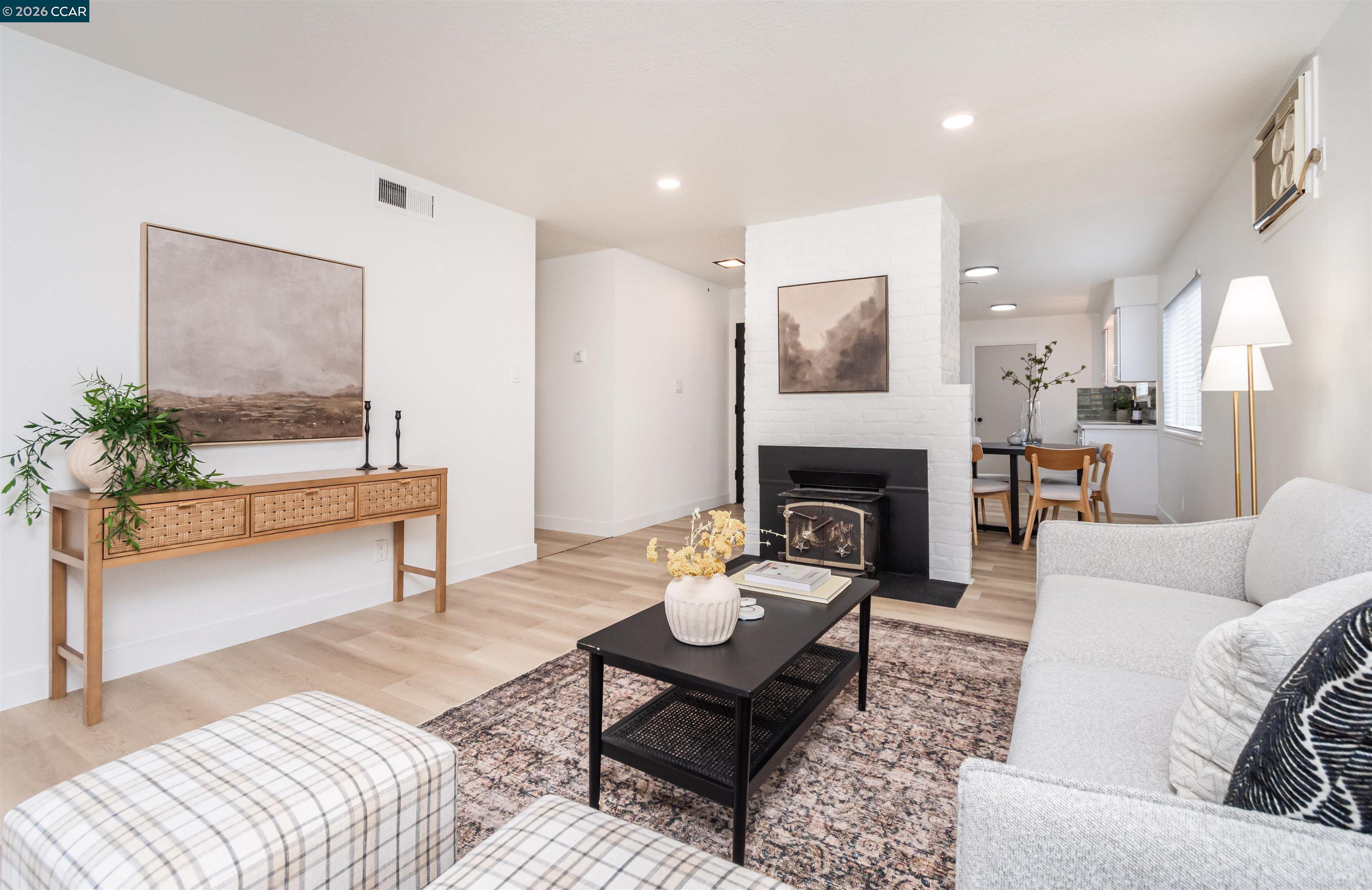 Detail Gallery Image 10 of 34 For 5201 Sky Pkwy, Sacramento,  CA 95823 - 3 Beds | 2 Baths