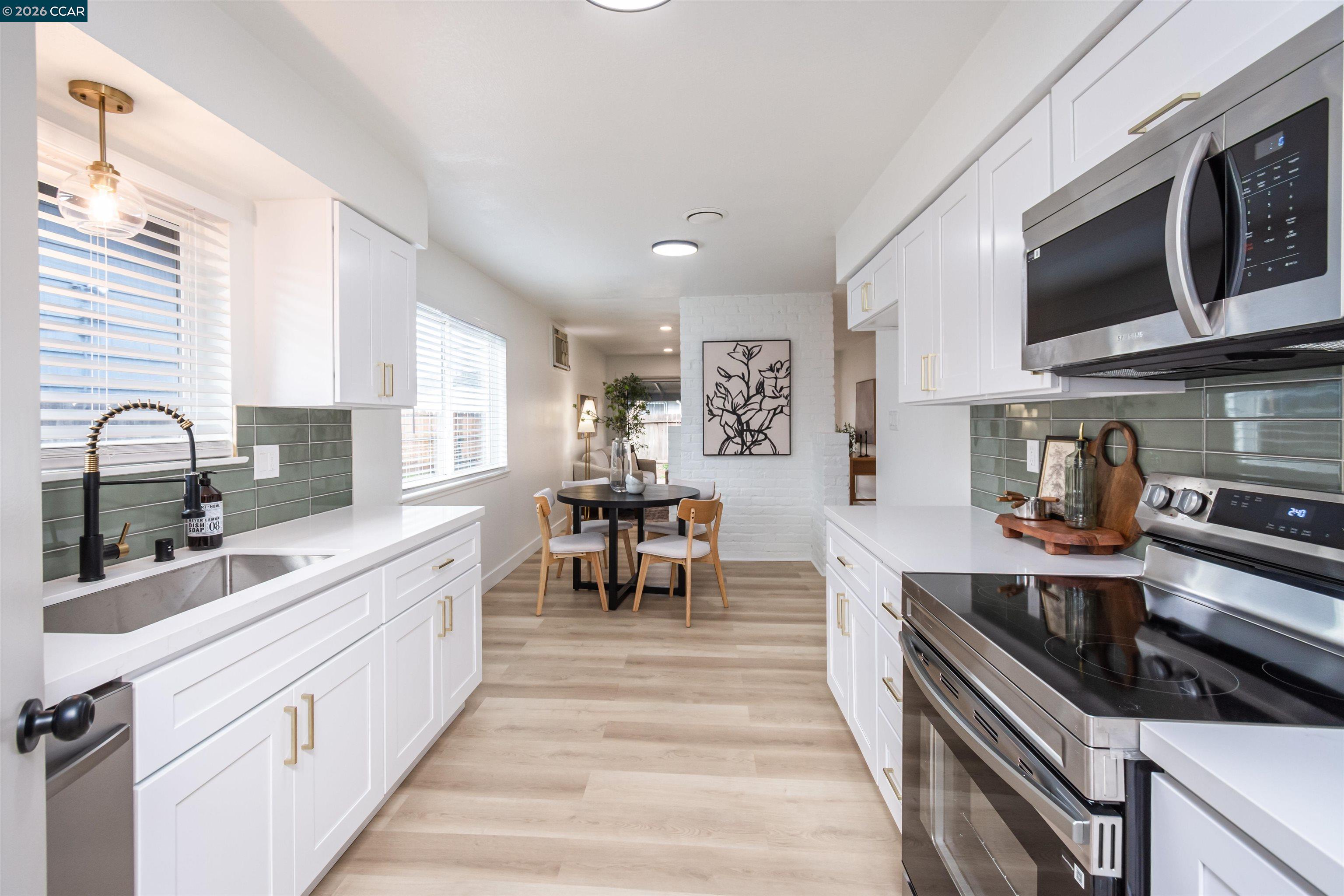 Detail Gallery Image 13 of 34 For 5201 Sky Pkwy, Sacramento,  CA 95823 - 3 Beds | 2 Baths