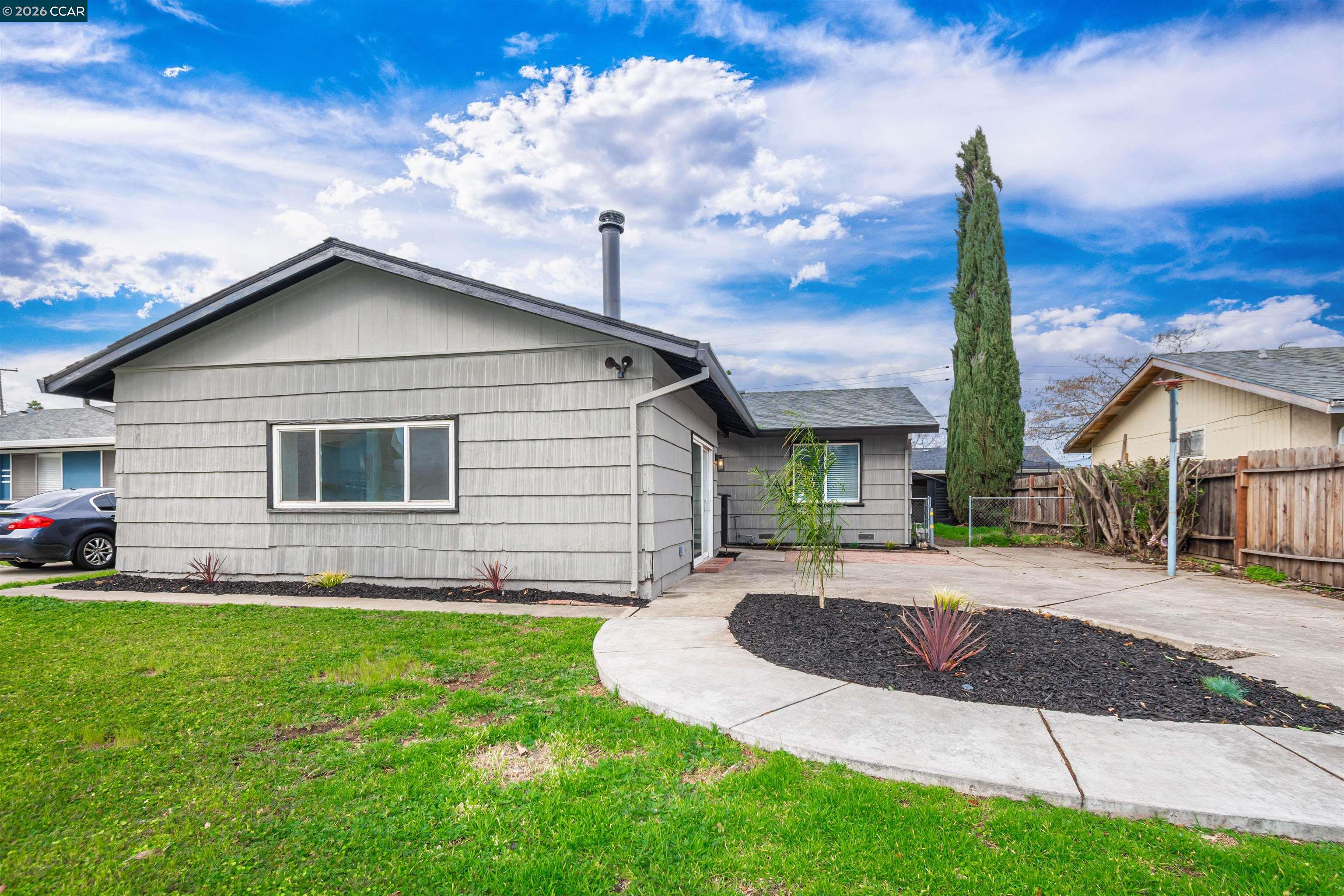 Detail Gallery Image 3 of 33 For 5201 Sky Pkwy, Sacramento,  CA 95823 - 3 Beds | 2 Baths