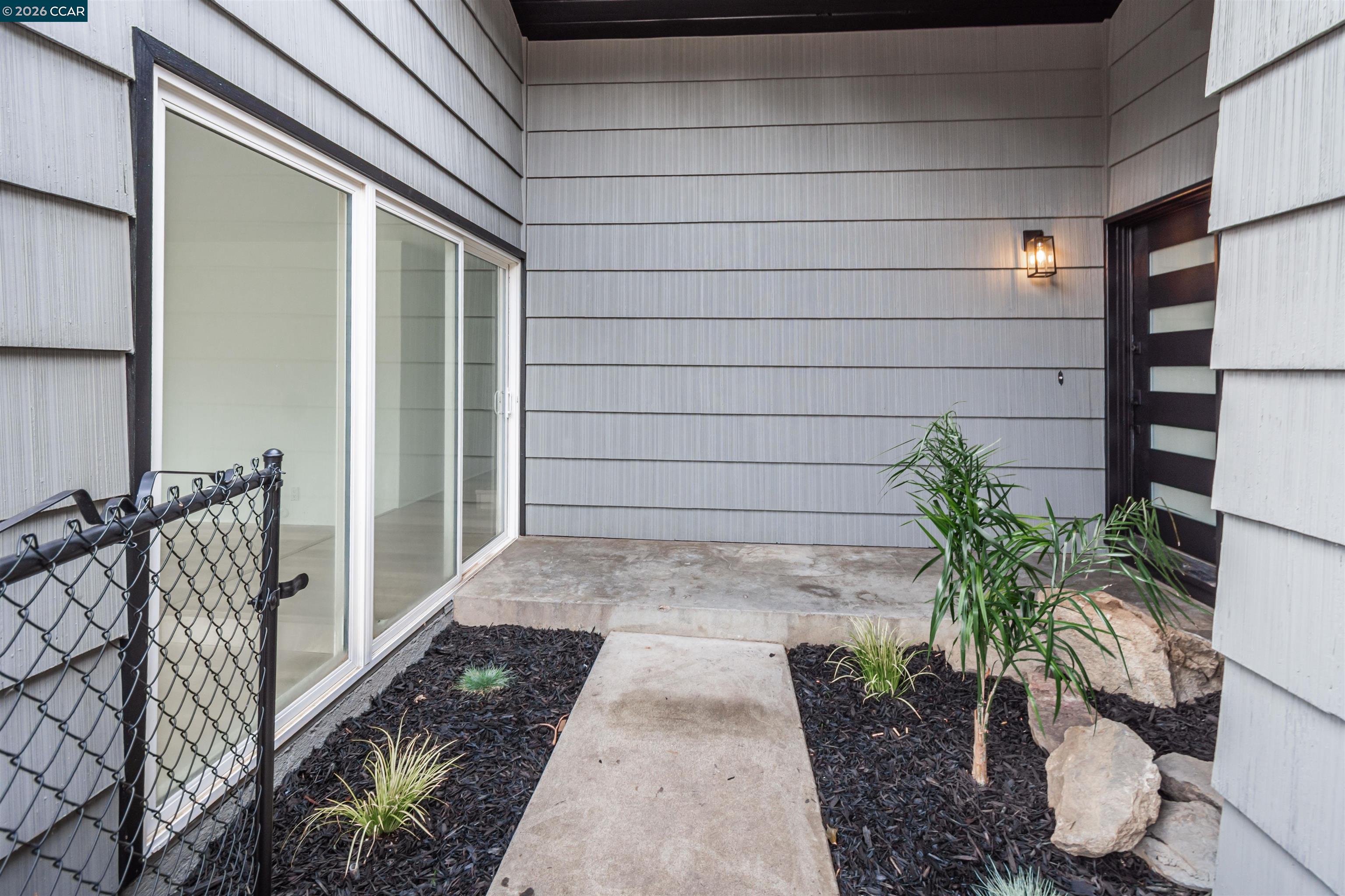 Detail Gallery Image 4 of 34 For 5201 Sky Pkwy, Sacramento,  CA 95823 - 3 Beds | 2 Baths