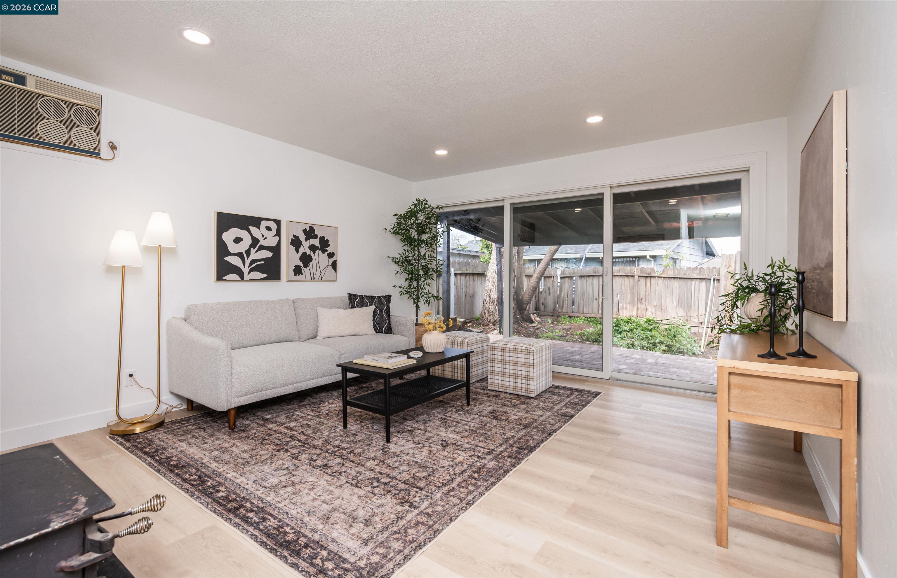 Detail Gallery Image 7 of 33 For 5201 Sky Pkwy, Sacramento,  CA 95823 - 3 Beds | 2 Baths