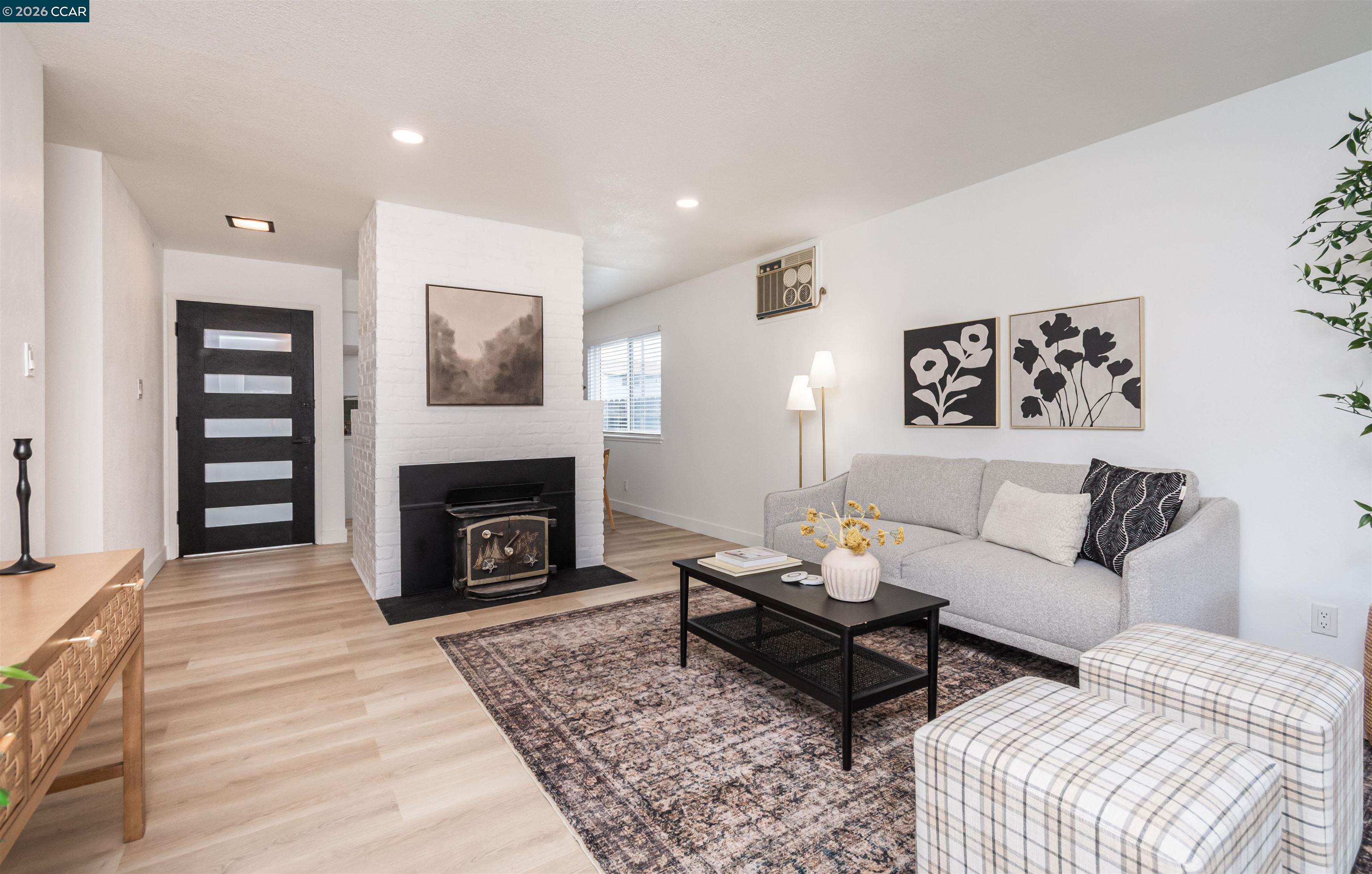 Detail Gallery Image 8 of 33 For 5201 Sky Pkwy, Sacramento,  CA 95823 - 3 Beds | 2 Baths