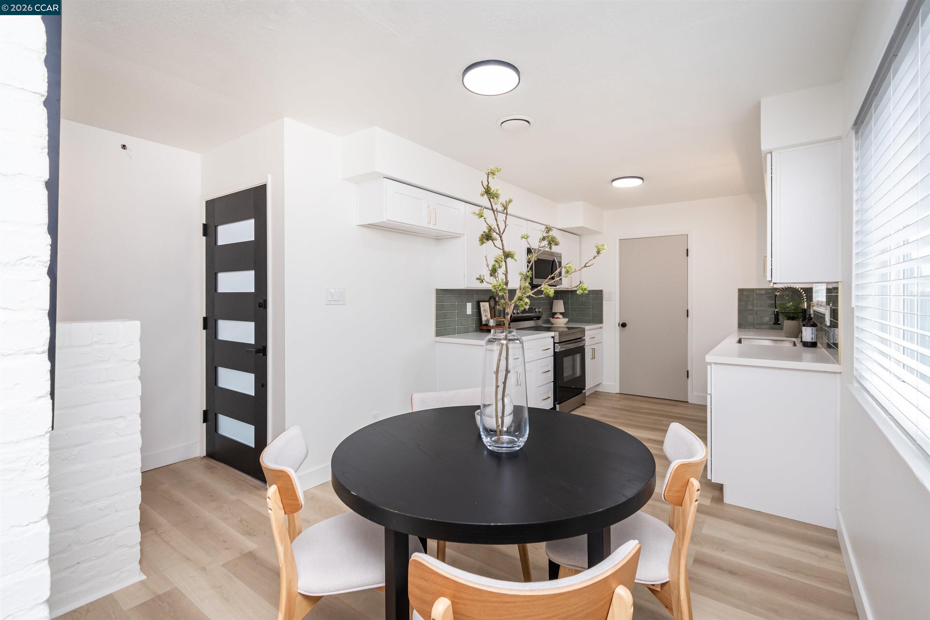 Detail Gallery Image 10 of 33 For 5201 Sky Pkwy, Sacramento,  CA 95823 - 3 Beds | 2 Baths