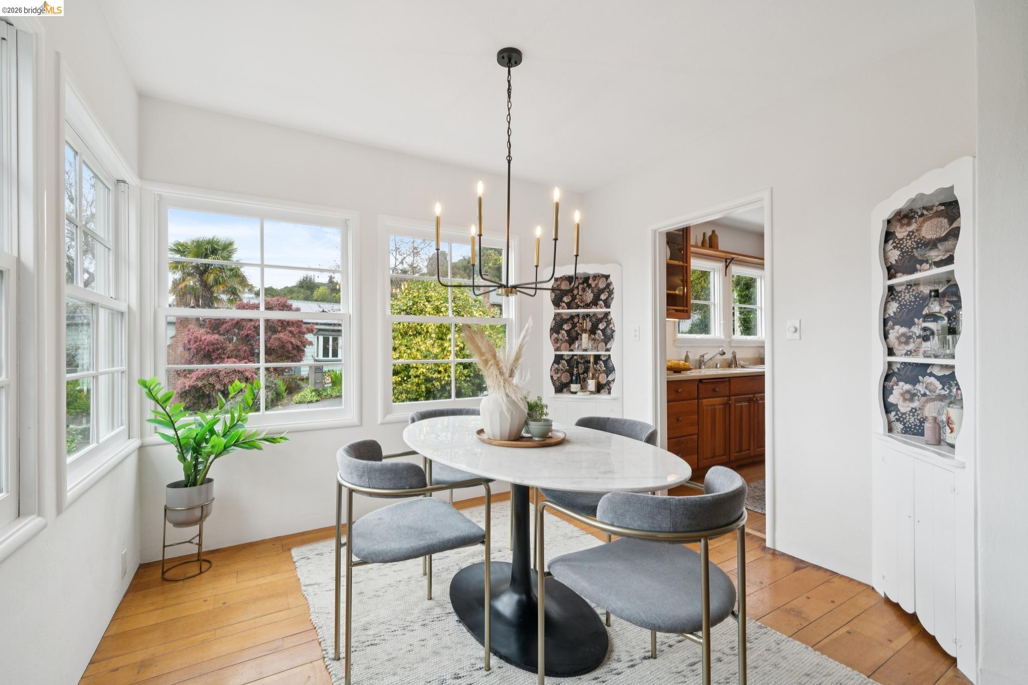 Detail Gallery Image 11 of 60 For 4200 Mountain View Ave, Oakland,  CA 94605 - 3 Beds | 2 Baths