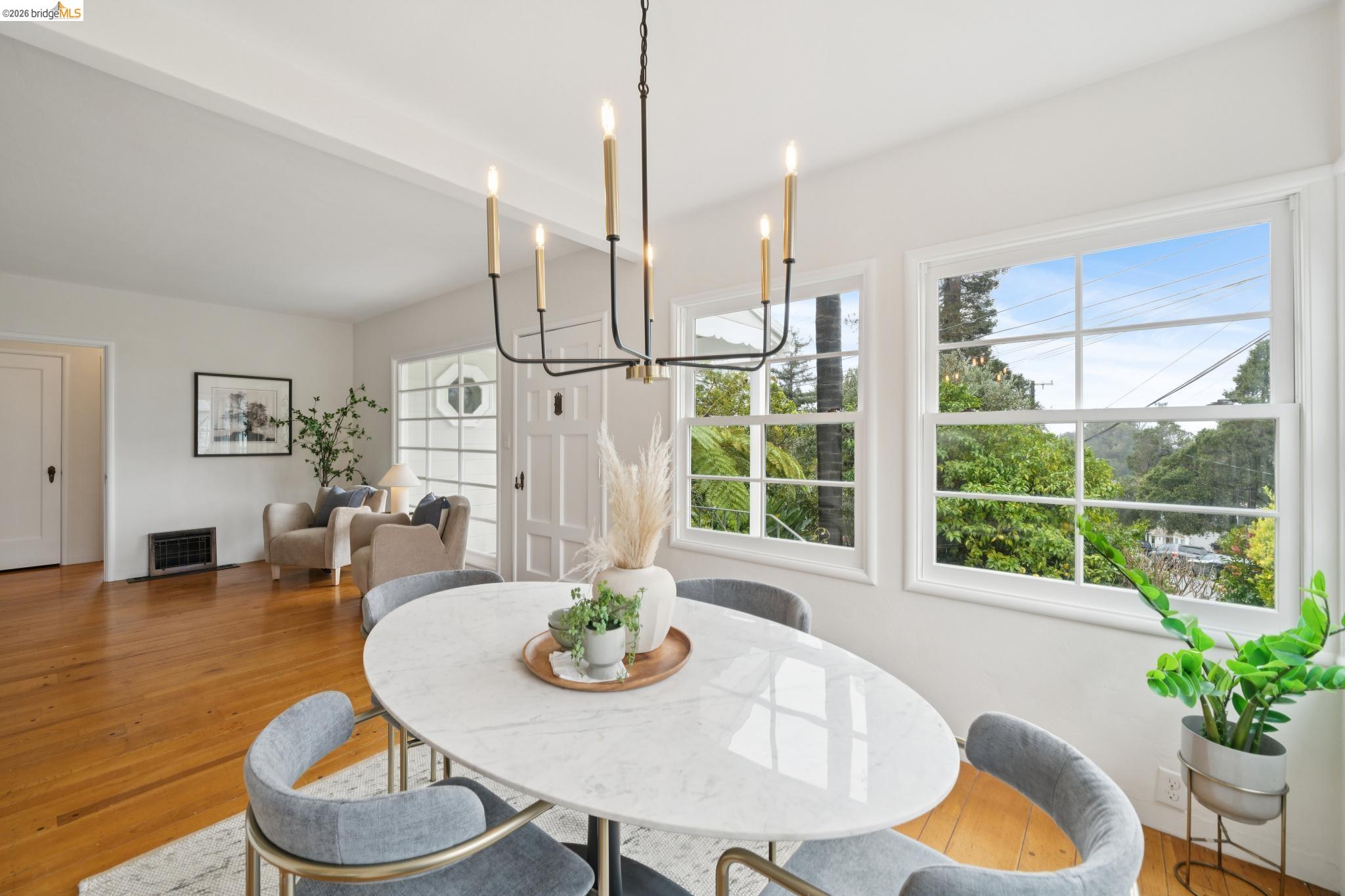 Detail Gallery Image 12 of 60 For 4200 Mountain View Ave, Oakland,  CA 94605 - 3 Beds | 2 Baths