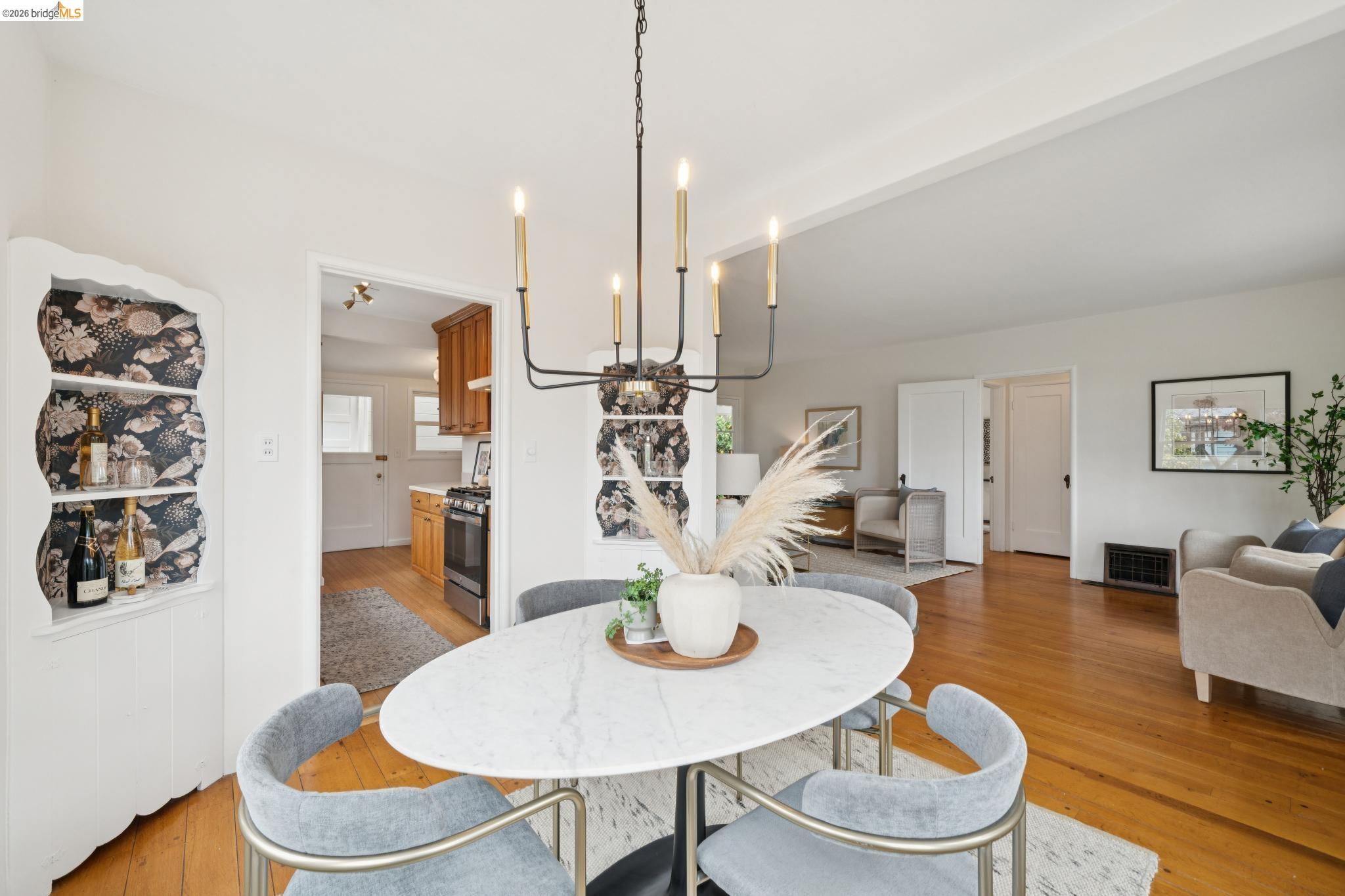 Detail Gallery Image 13 of 60 For 4200 Mountain View Ave, Oakland,  CA 94605 - 3 Beds | 2 Baths