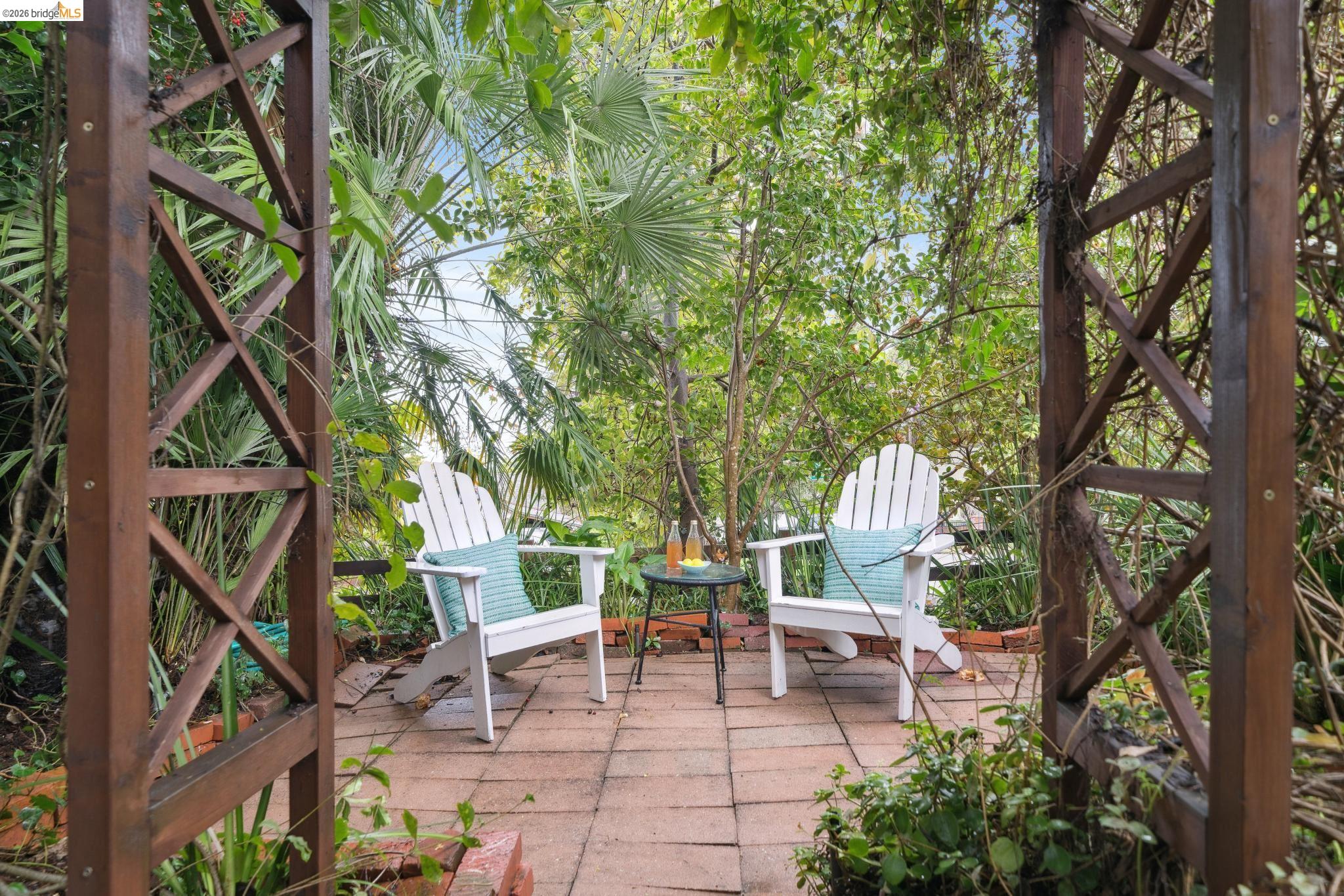 Detail Gallery Image 34 of 60 For 4200 Mountain View Ave, Oakland,  CA 94605 - 3 Beds | 2 Baths