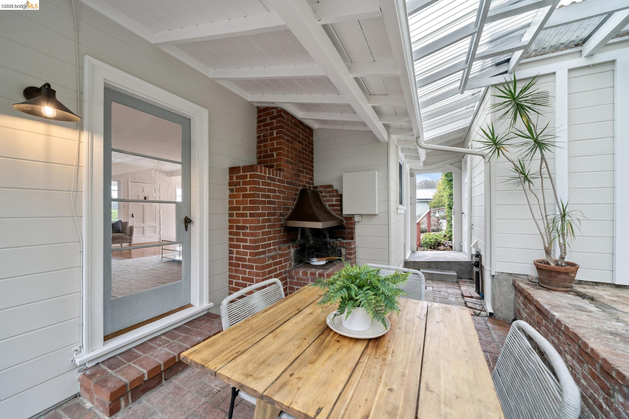 Detail Gallery Image 36 of 60 For 4200 Mountain View Ave, Oakland,  CA 94605 - 3 Beds | 2 Baths