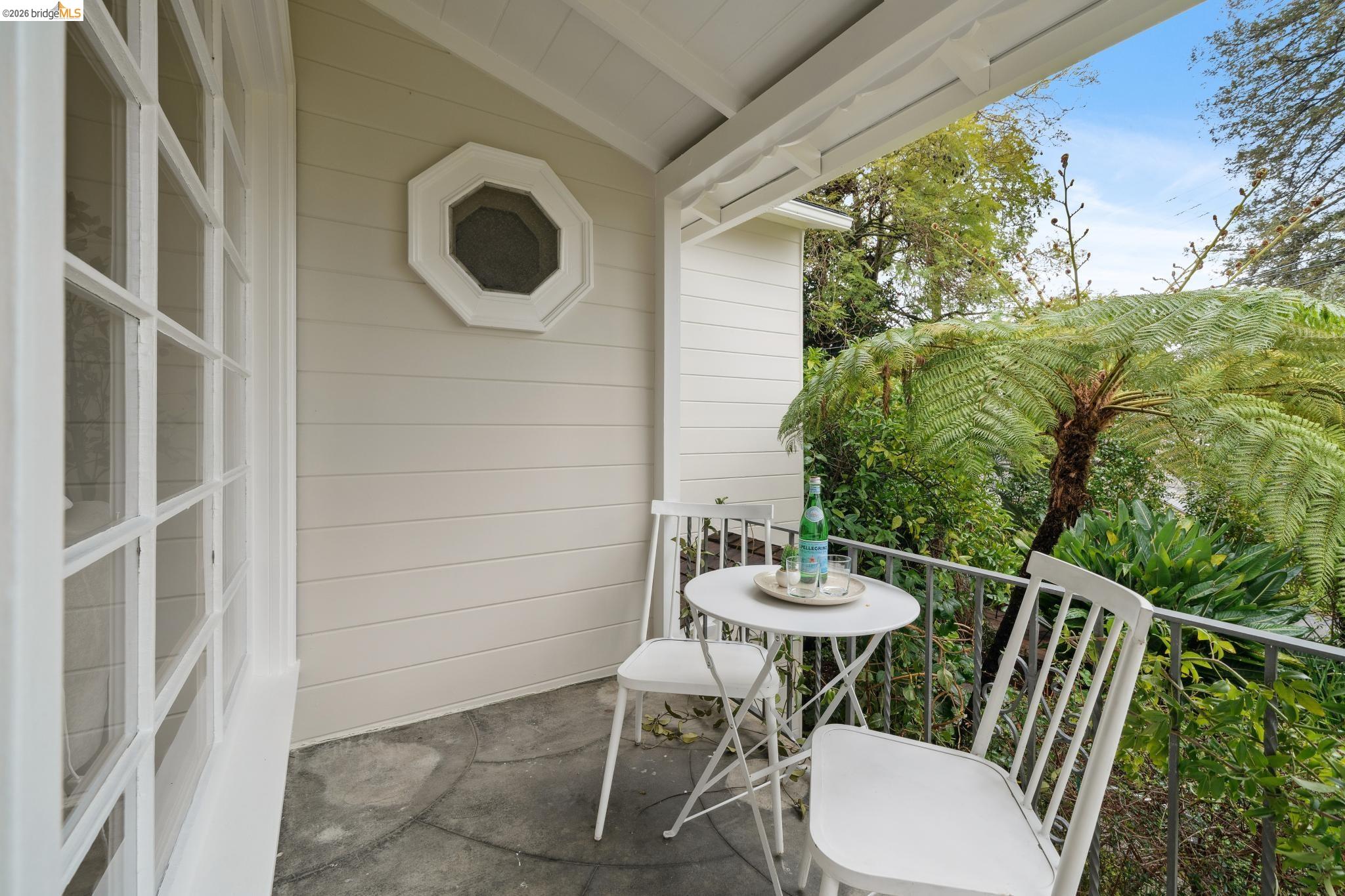 Detail Gallery Image 5 of 60 For 4200 Mountain View Ave, Oakland,  CA 94605 - 3 Beds | 2 Baths