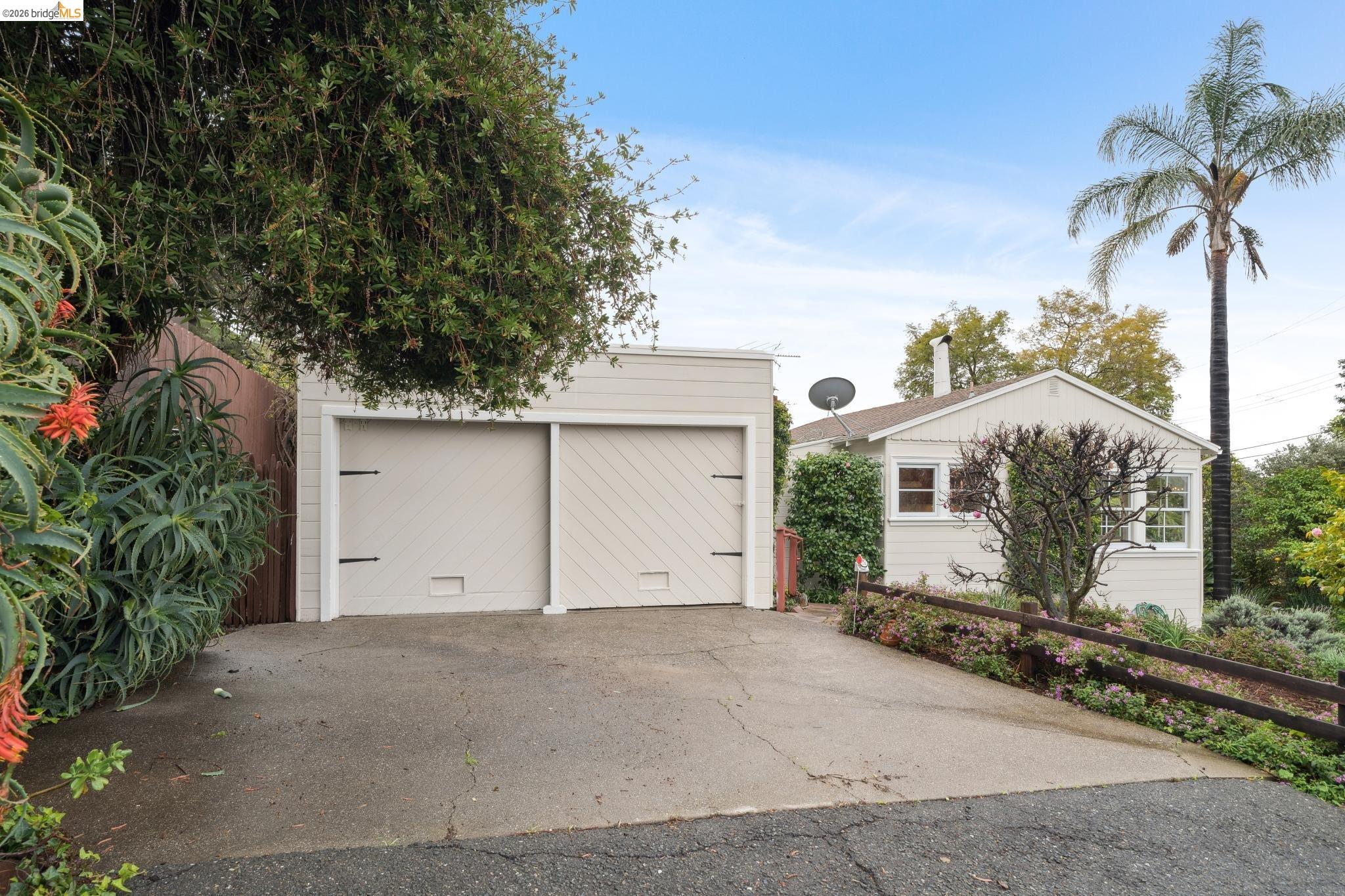 Detail Gallery Image 42 of 60 For 4200 Mountain View Ave, Oakland,  CA 94605 - 3 Beds | 2 Baths